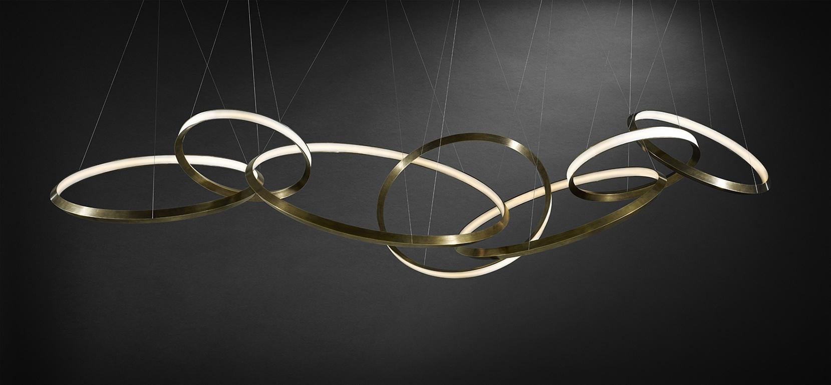 Australiano Pendente contemporaneo in ottone, Oracle Twin di Christopher Boots in vendita