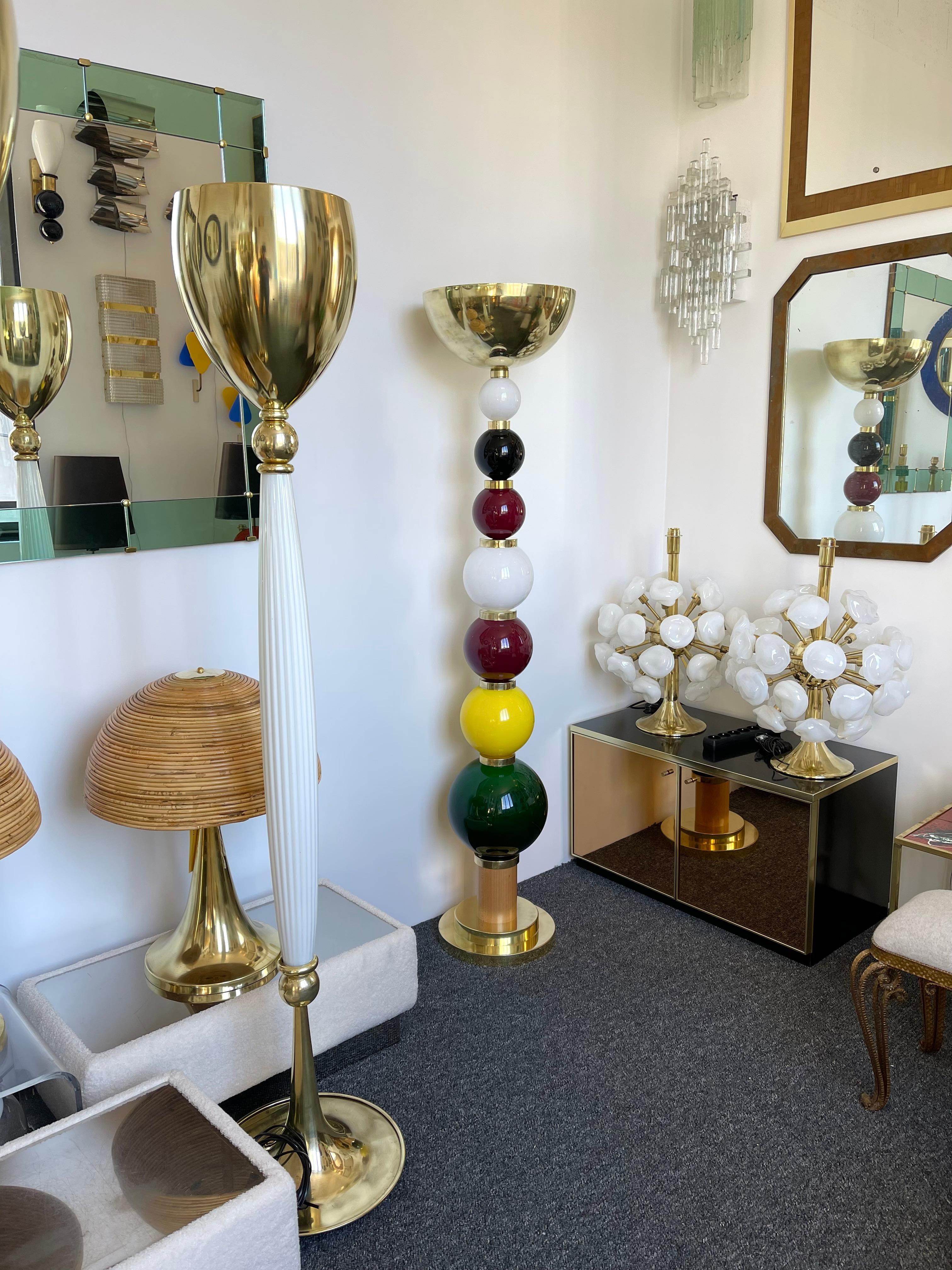 Italian Contemporary Brass Murano Glass Atomo Ball Floor Lamp, Italy For Sale