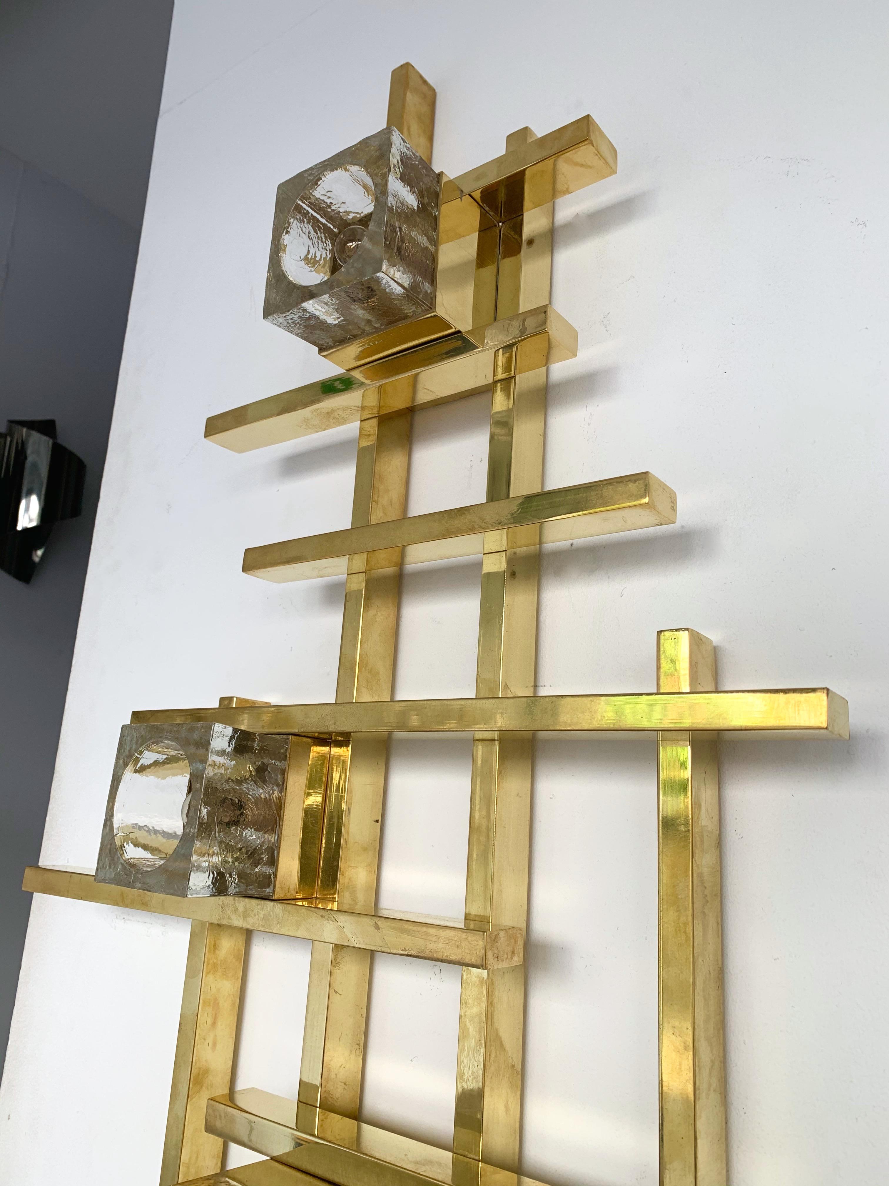 Mid-Century Modern Pair of Contemporary Brass Murano Glass Cubic Sconces, Italy For Sale