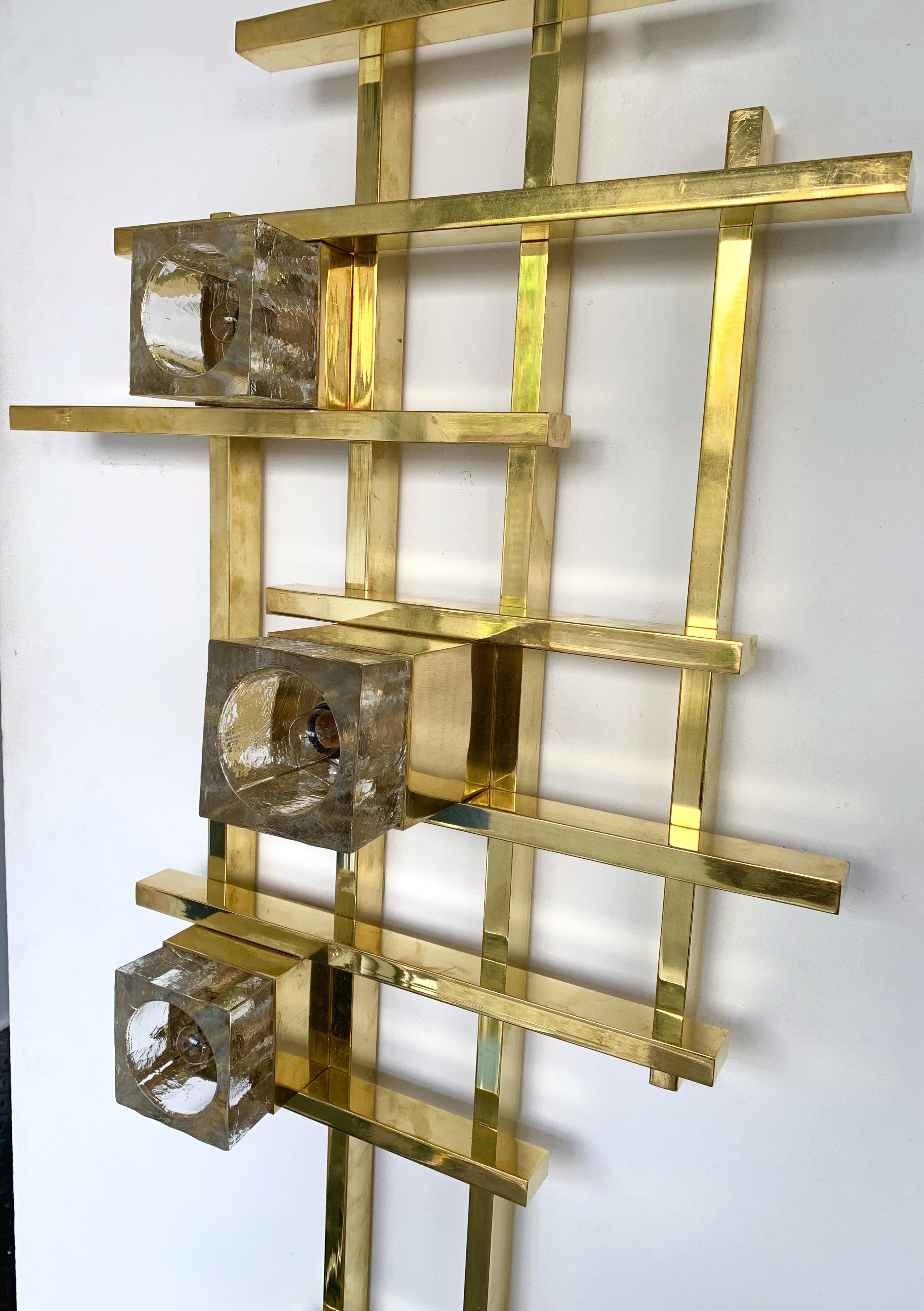 Pair of Contemporary Brass Murano Glass Cubic Sconces, Italy In New Condition For Sale In SAINT-OUEN, FR