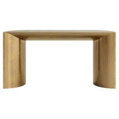 Zeitgenössische Konsole aus Messing mit einem Bogen von Studio Narra