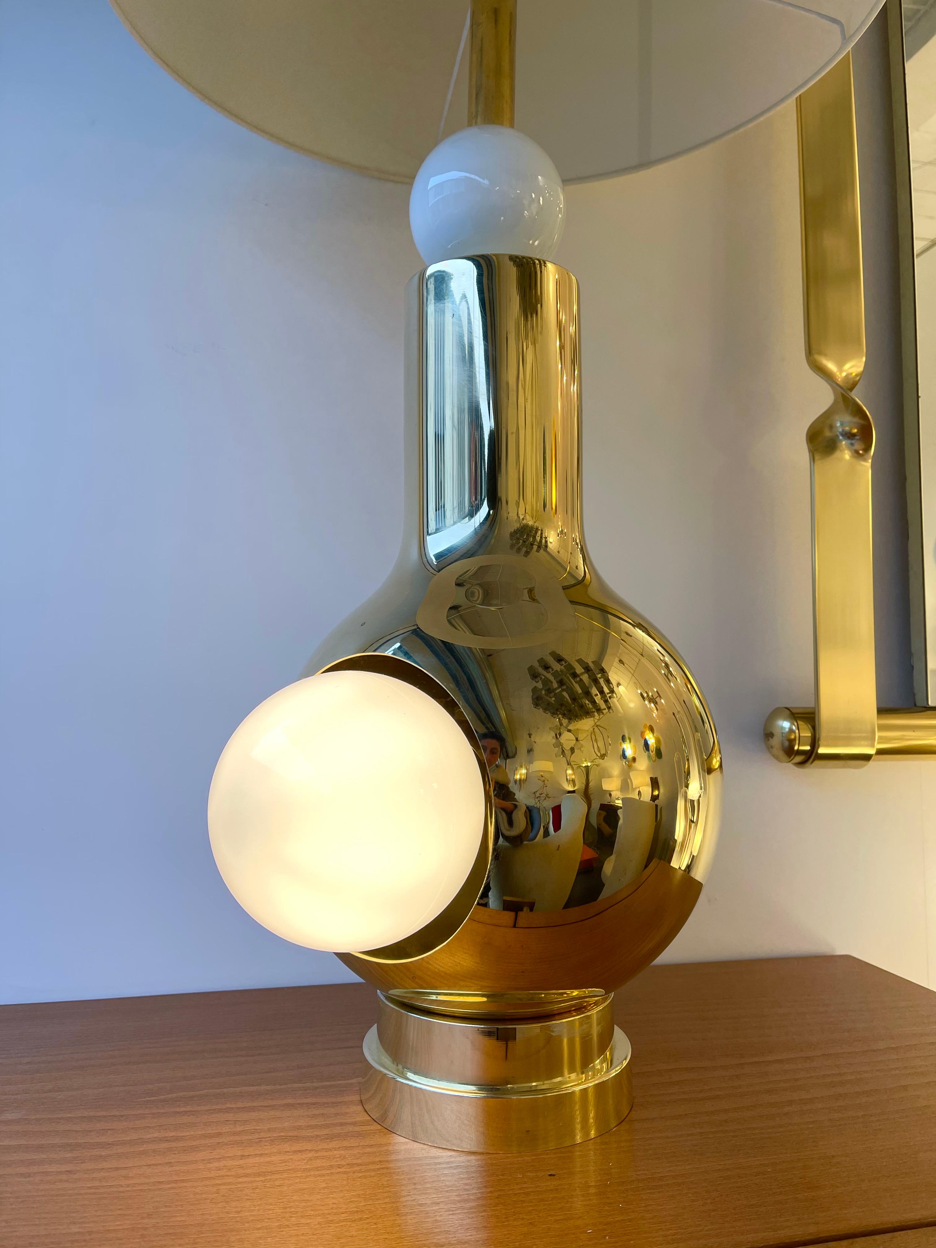 Zeitgenössisches Paar Kugellampen aus Messing mit Augen, Italien im Angebot 4