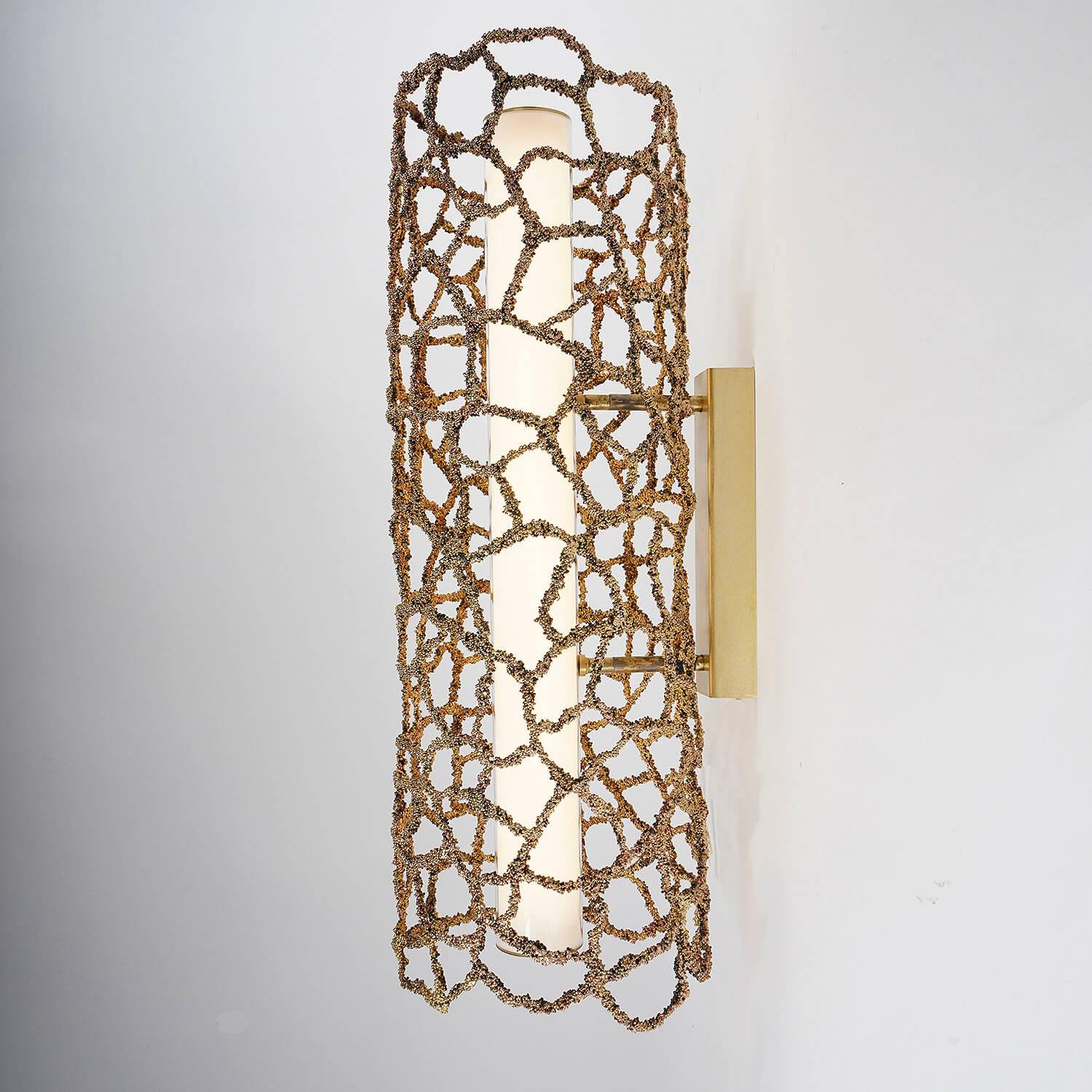 XXI secolo e contemporaneo Lampada a sospensione in ottone contemporanea, Core Wall Light di Johannes Hemann in vendita