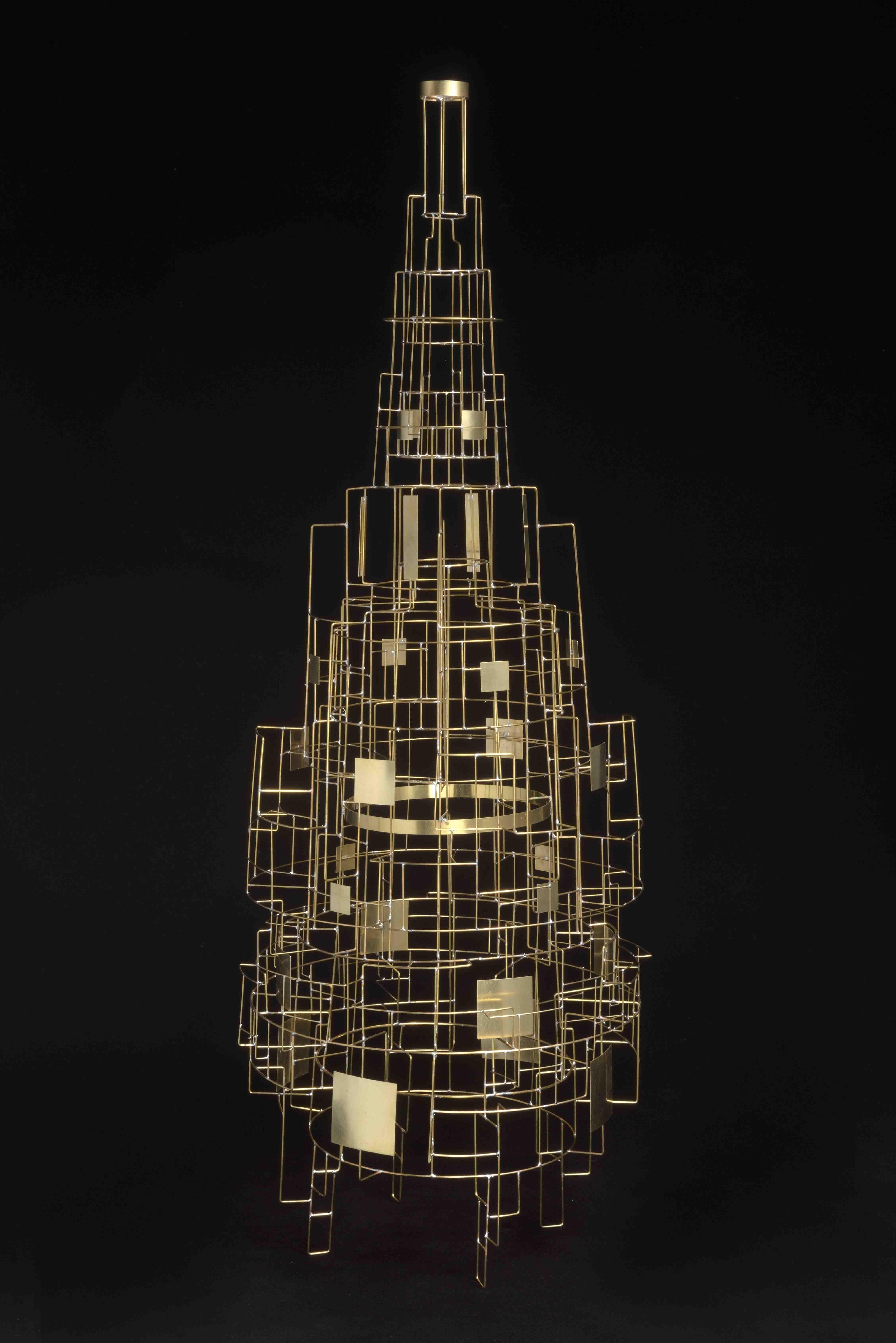 Babel II è stato creato nel 2018 dal designer francese Eric de Dormael. Realizzato a mano in ottone, è un pezzo unico.
Éric de Dormael è un artista non convenzionale, la sua traiettoria è lontana dai sentieri battuti. Formatosi alla scuola Saint Luc