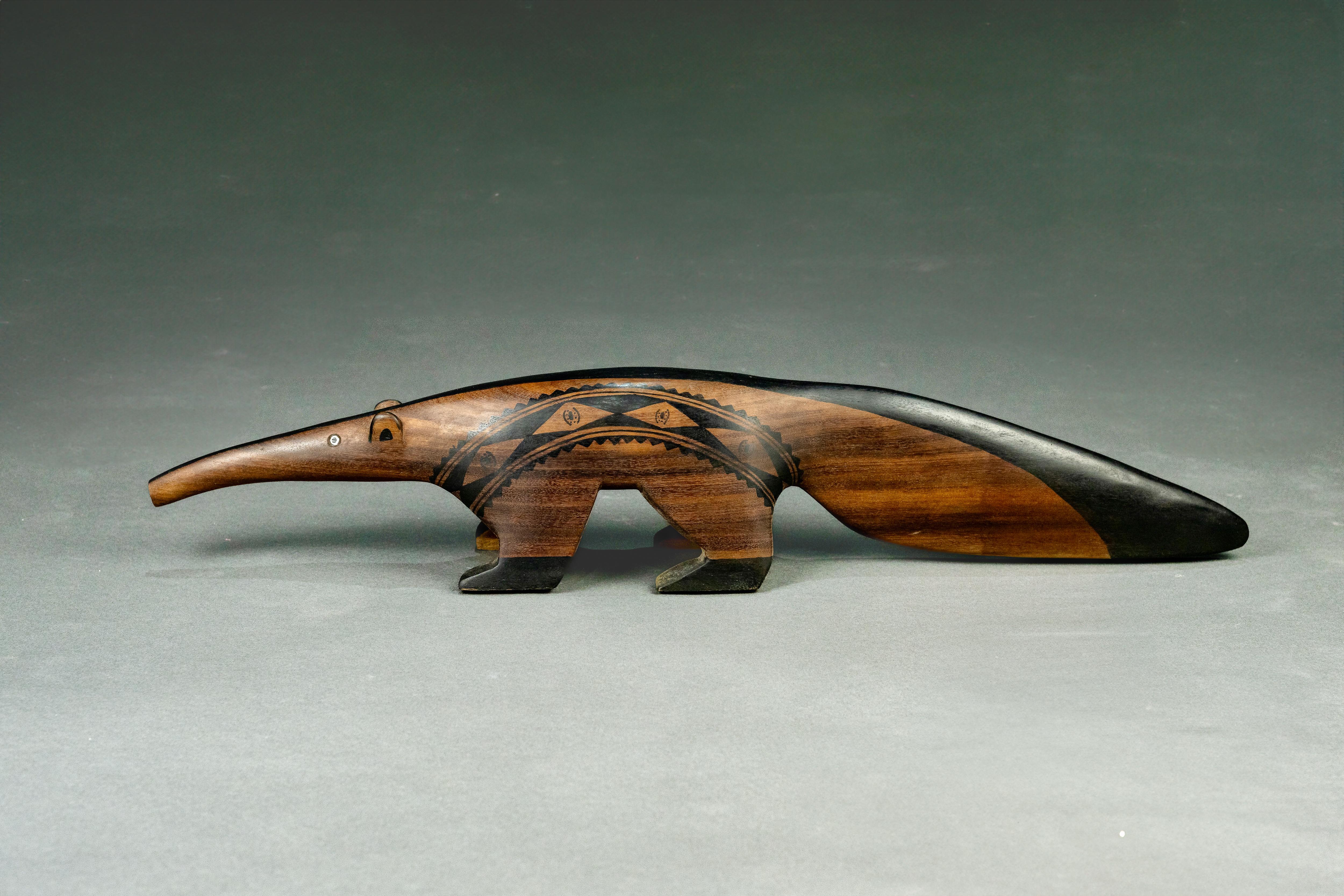 Brasiliano Arte indigena brasiliana contemporanea. Turuza Wauja. Scultura Tamanduá, 2022. in vendita