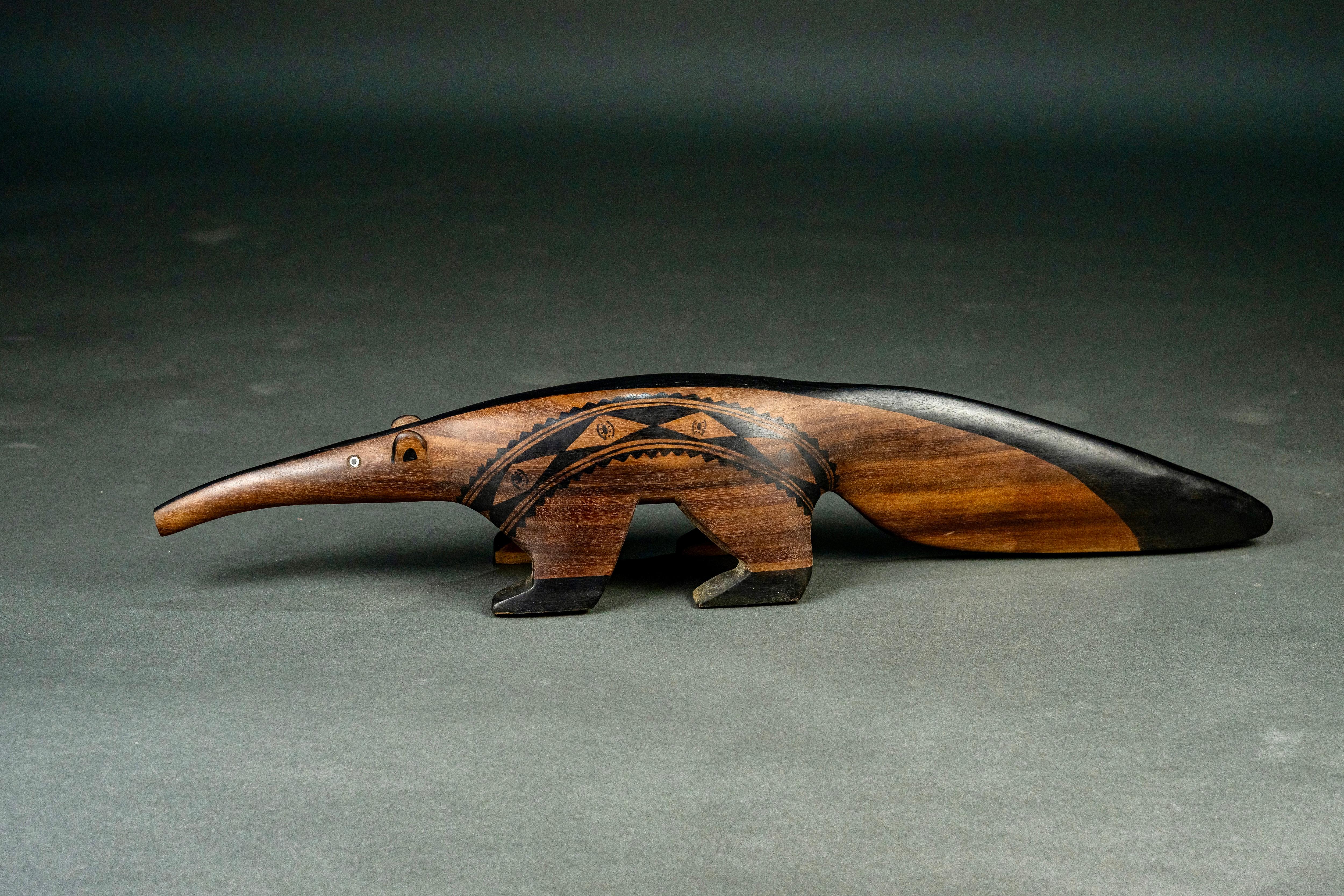 Arte indigena brasiliana contemporanea. Turuza Wauja. Scultura Tamanduá, 2022. In condizioni Nuovo in vendita a PARIS, FR