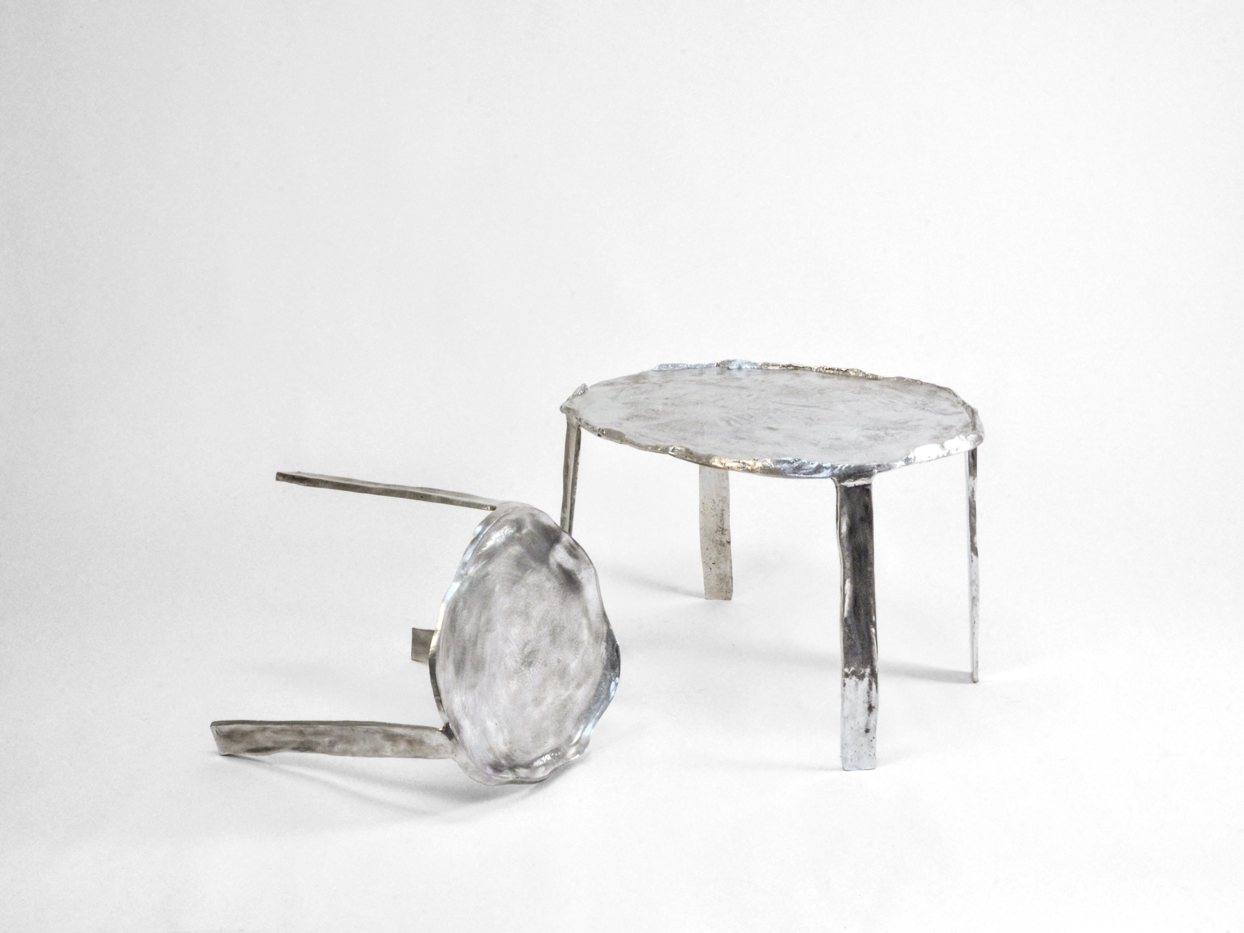Contemporary brasilianischer Beistelltisch aus Aluminiumguss (Gegossen) im Angebot