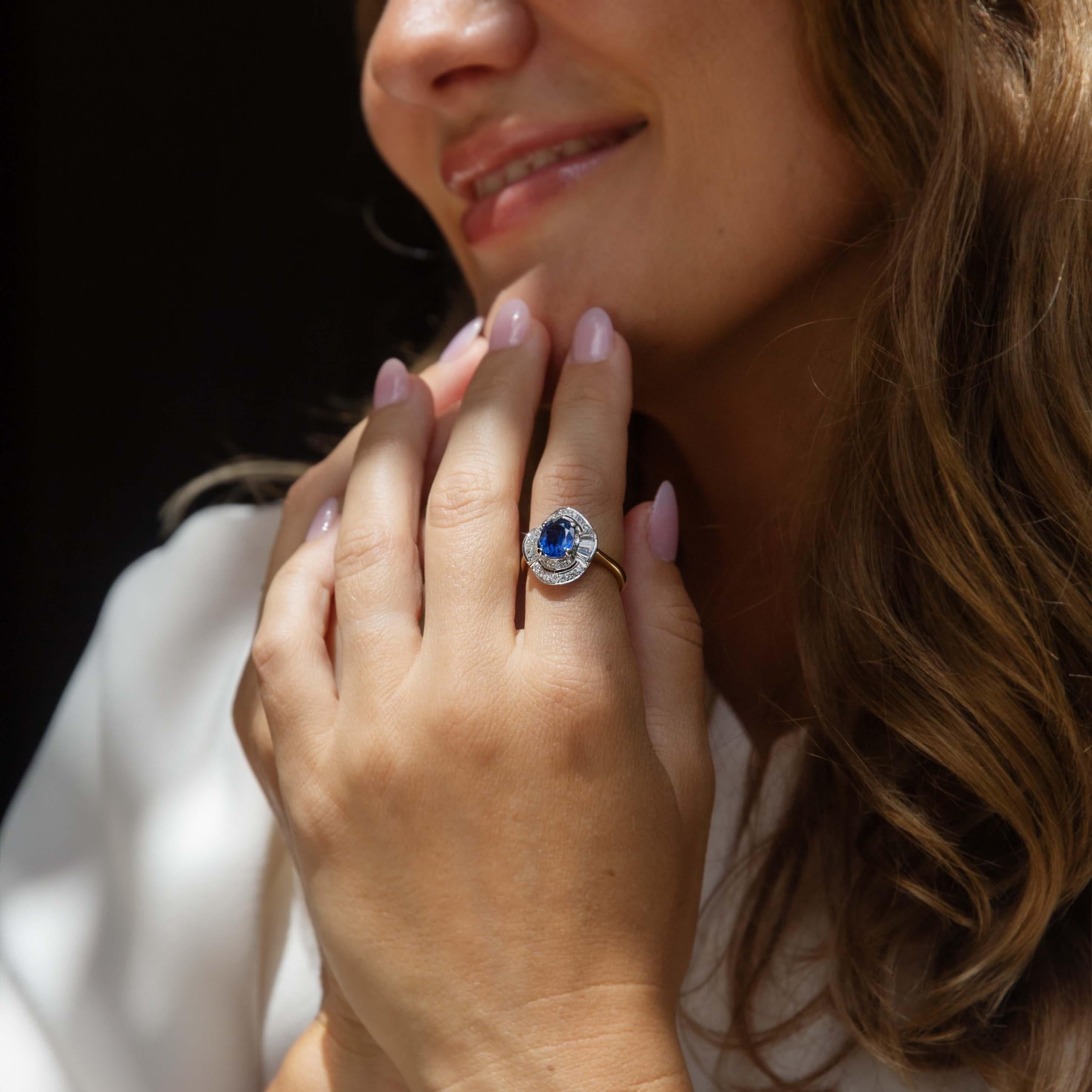 Contemporary Bright Blue Sapphire Diamond Halo Ring 18 Carat White Gold In Good Condition For Sale In Hamilton, AU