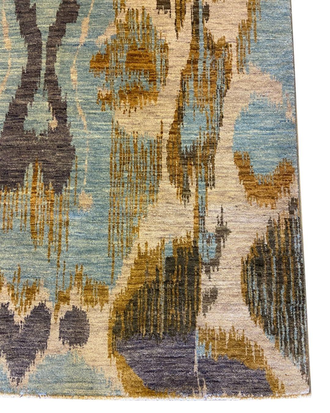 Moderne Tapis contemporain en laine Ikat indien brillant bleu, or, gris et crème, 4 pi x 6 pi en vente
