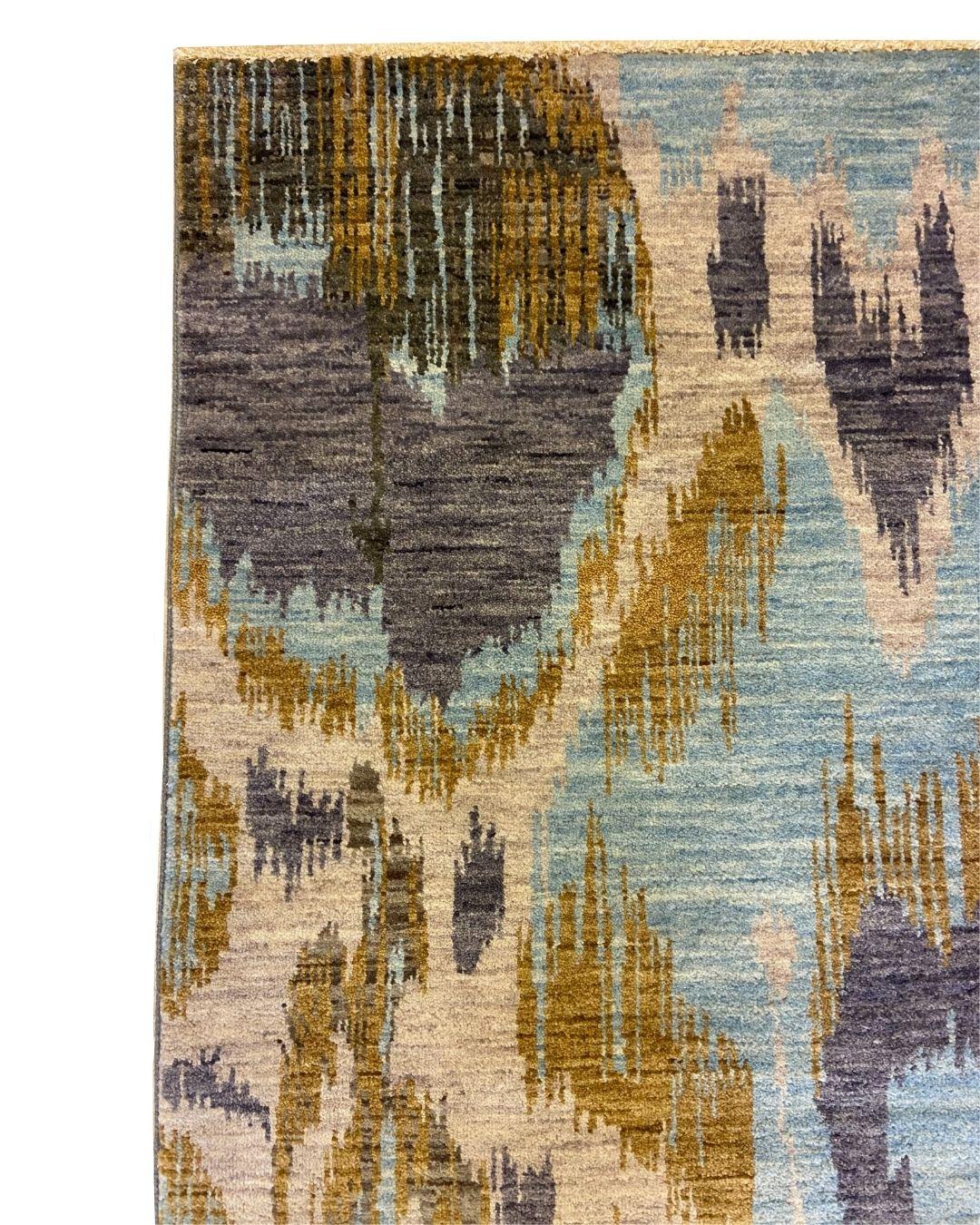 Indien Tapis contemporain en laine Ikat indien brillant bleu, or, gris et crème, 4 pi x 6 pi en vente