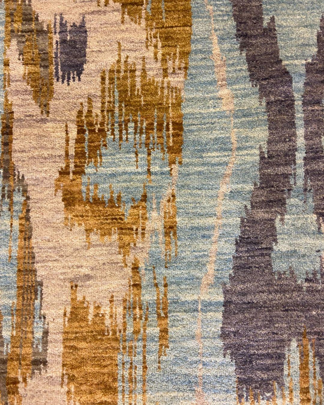 Tapis contemporain en laine Ikat indien brillant bleu, or, gris et crème, 4 pi x 6 pi Neuf - En vente à New York, NY