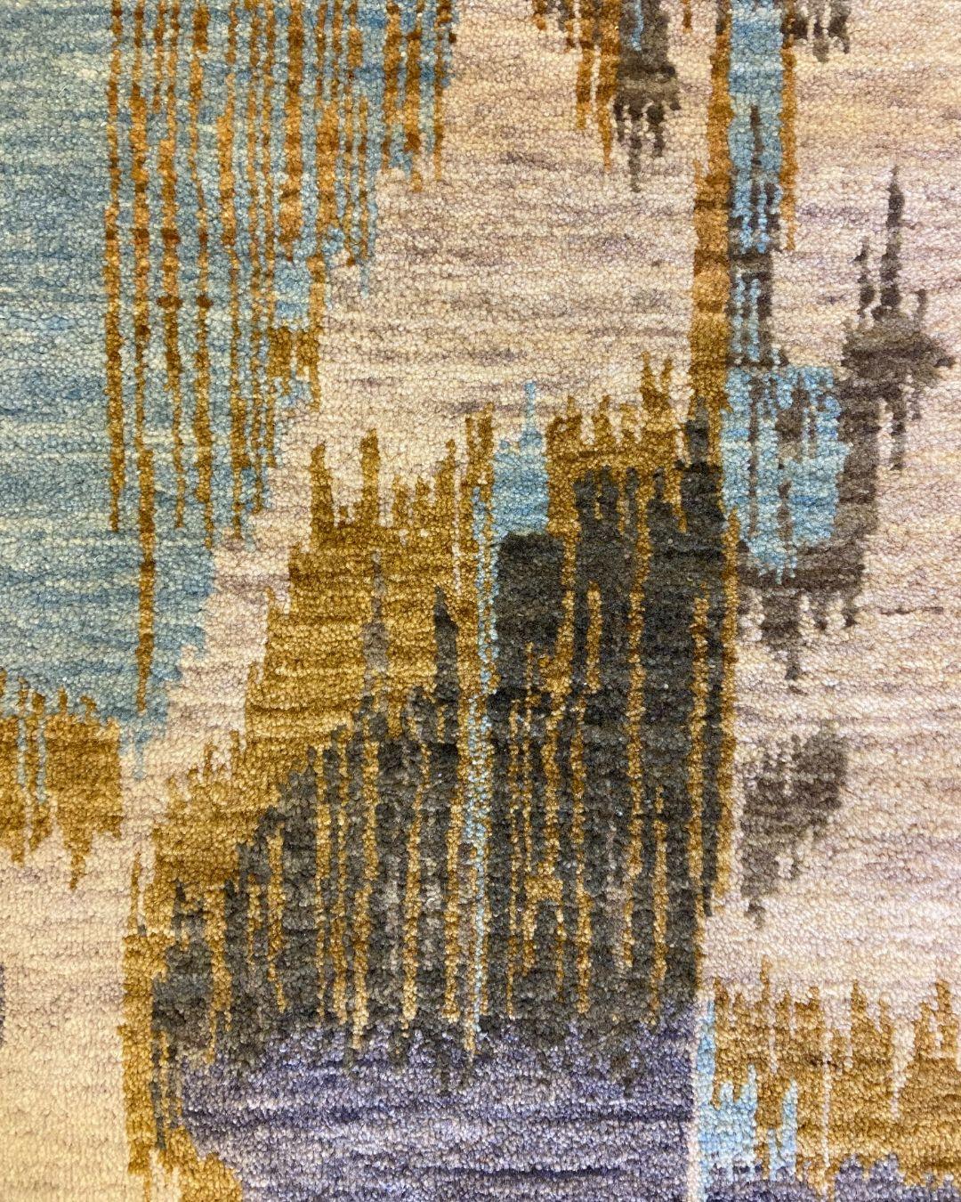 Laine Tapis contemporain en laine Ikat indien brillant bleu, or, gris et crème, 4 pi x 6 pi en vente