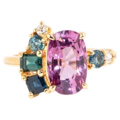 Contemporary Bright Pink Spinel Sapphire and Diamond 18 Carat Yellow Gold Ring