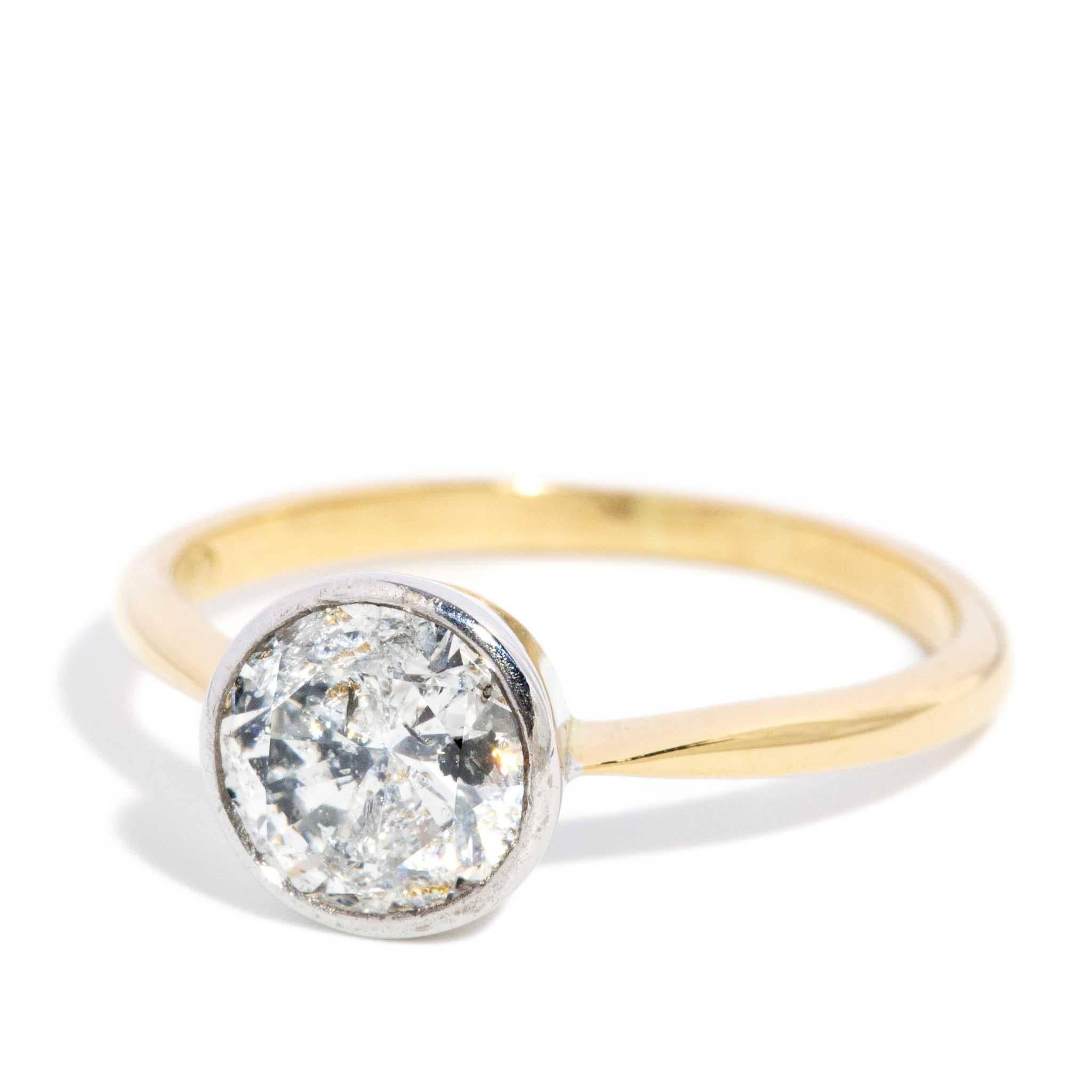 Taille brillant Bague solitaire contemporaine en or jaune et blanc 18ct avec diamant taillé en brillant en vente