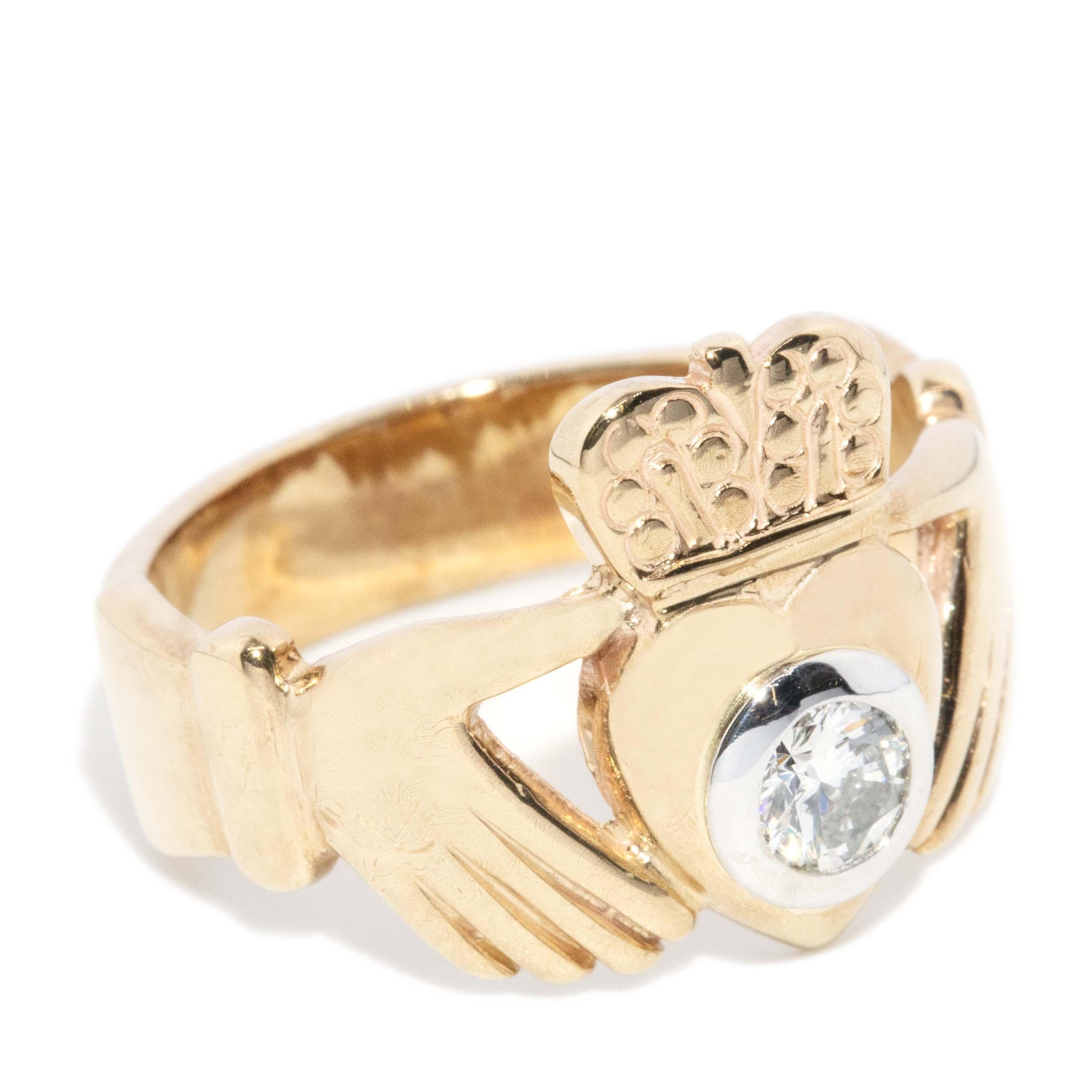 Zeitgenössischer Brillant Diamant Claddagh Beziehungsring 9 Karat Gelbgold im Zustand „Gut“ im Angebot in Hamilton, AU