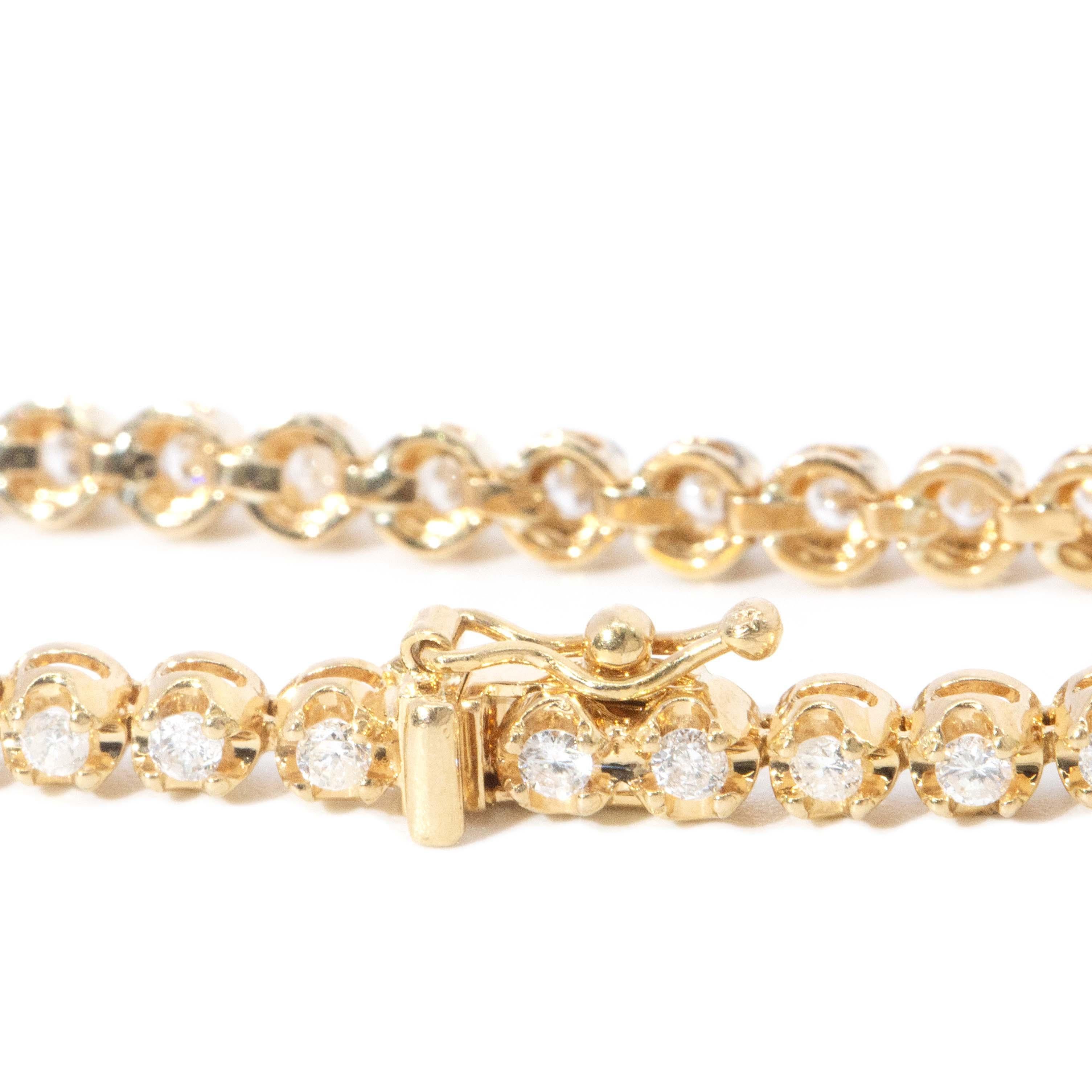 Bracciale da tennis con diamanti a brillante contemporaneo in oro giallo 18 carati in vendita 1