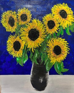 Sonnenblumen in Vase mit blauem Hintergrund, farbenfrohes modernes britisches Ölgemälde
