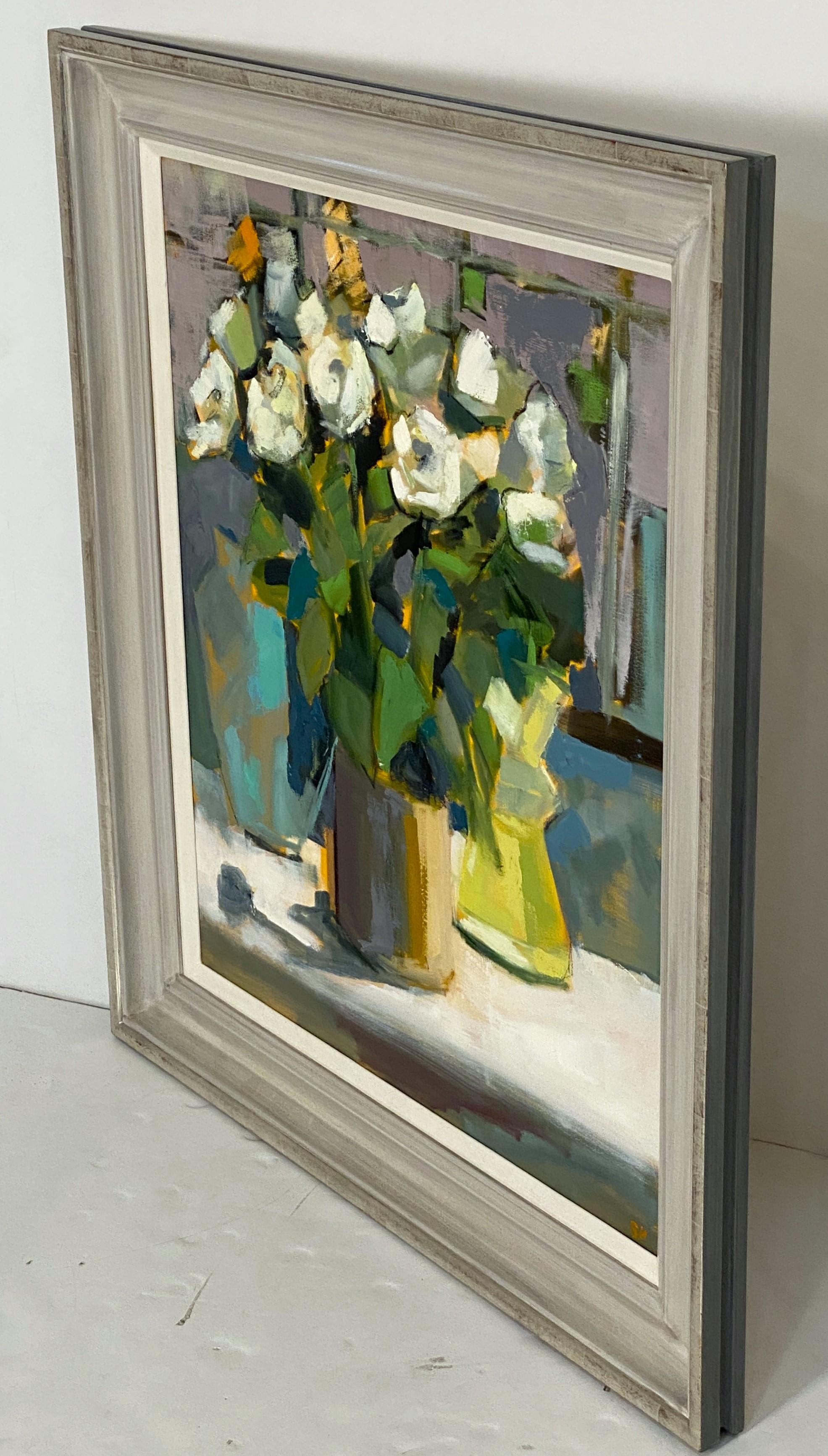 Pintura al óleo sobre lienzo enmarcada británica contemporánea (Rosas blancas en maceta mostaza) en venta 4