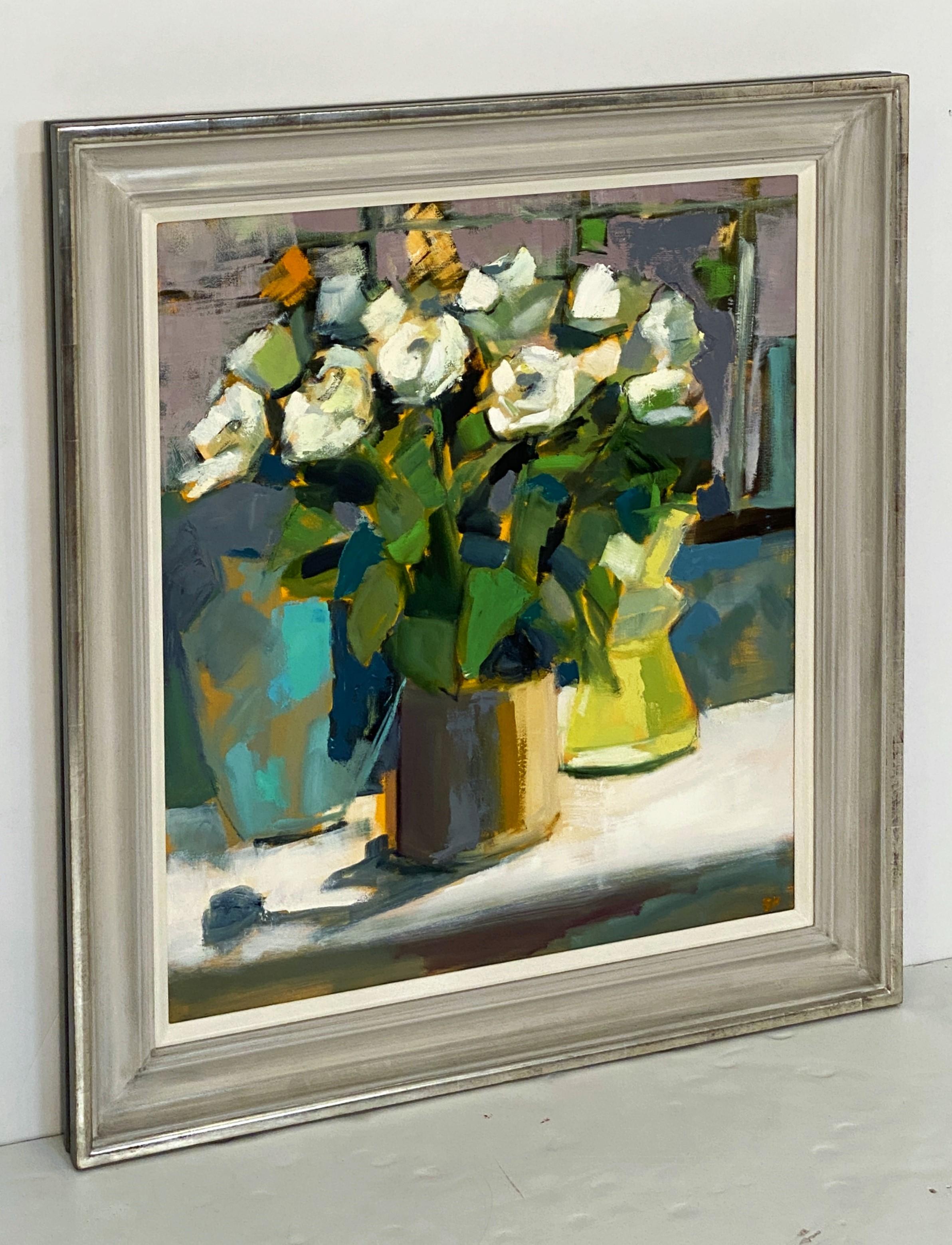 Pintura al óleo sobre lienzo enmarcada británica contemporánea (Rosas blancas en maceta mostaza) en venta 3