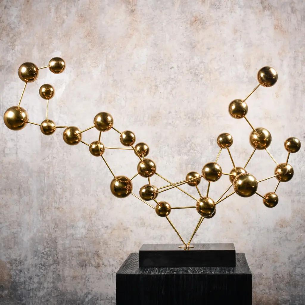 This contemporary golden bronze sculpture takes inspiration from the natural world and organic forms. Its network of connected spheres suggests a stylized canopy, combining geometric balance and lightness.
The golden bronze patina gives warm