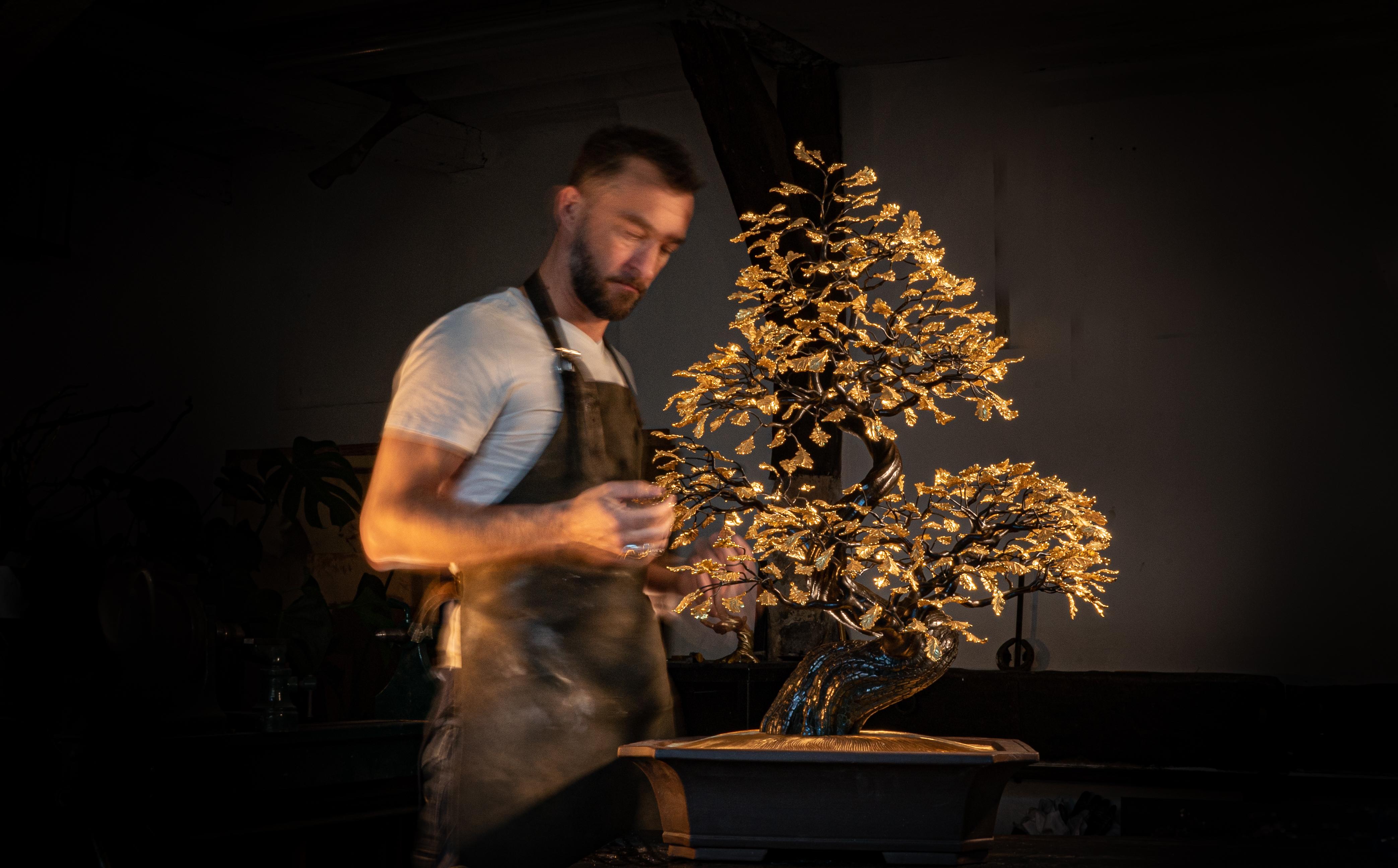 Zeitgenössische Bonsai-Mayflor-Skulptur aus Bronze und Gold von Pierre Salagnac, Frankreich (Handgeschnitzt) im Angebot