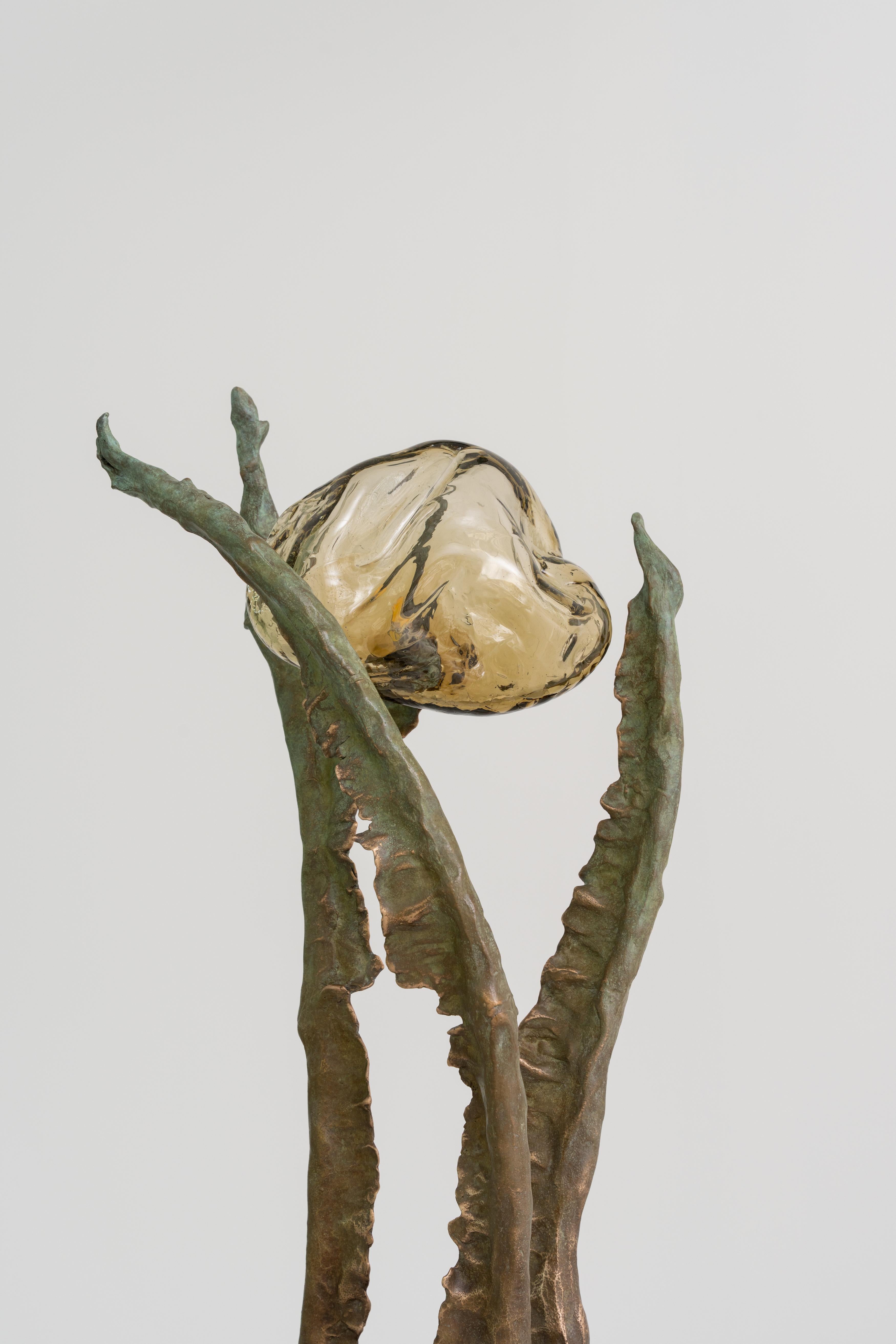 Lámpara de mesa contemporánea de bronce y vidrio soplado a mano, Francia Francés en venta