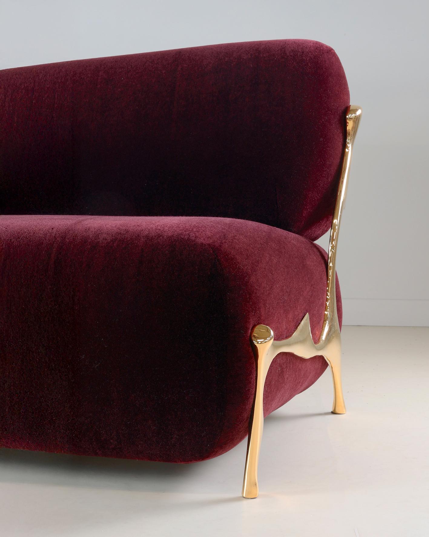 XXI secolo e contemporaneo Divano curvo contemporaneo in bronzo e velluto mohair di Pierre Salagnac, Francia in vendita