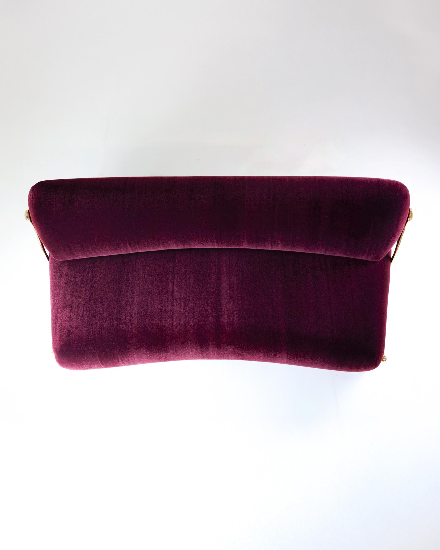 Oro Divano curvo contemporaneo in bronzo e velluto mohair di Pierre Salagnac, Francia in vendita