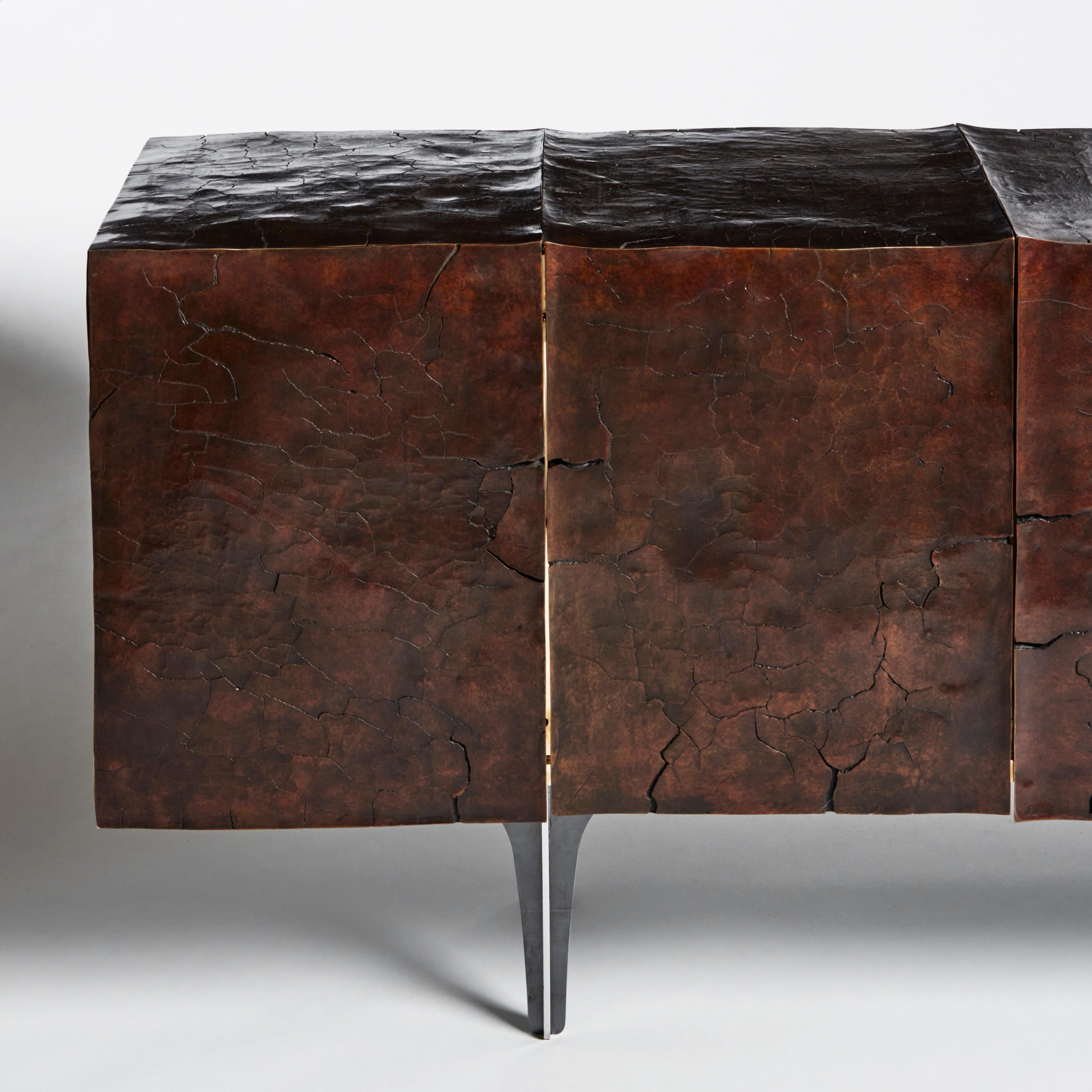 Bronzo Credenza contemporanea in bronzo e legno di Erwan Boulloud, Francia in vendita