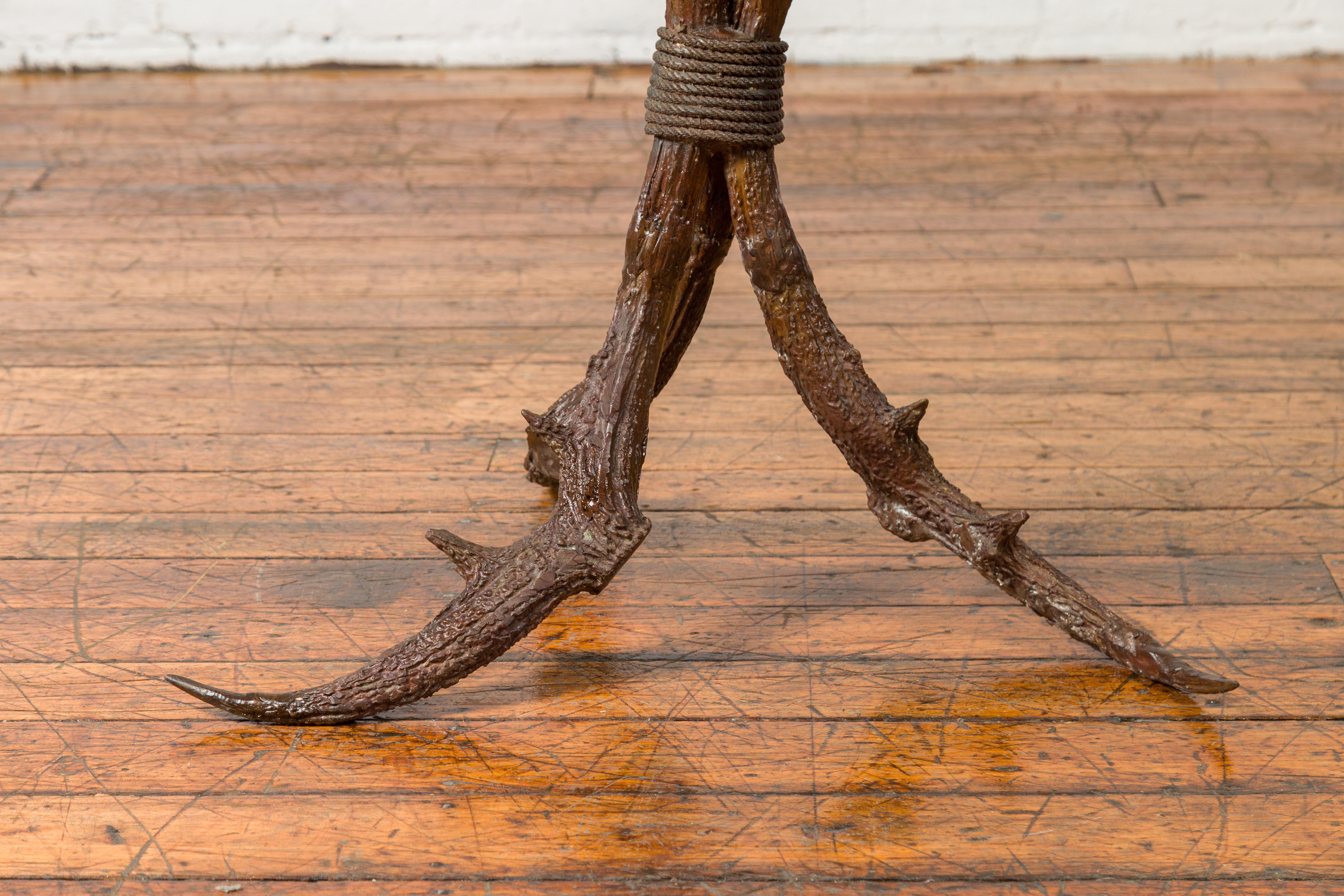 XXIe siècle et contemporain Base de table de salle à manger contemporaine en bois de cervidé bronze avec patine brune en vente