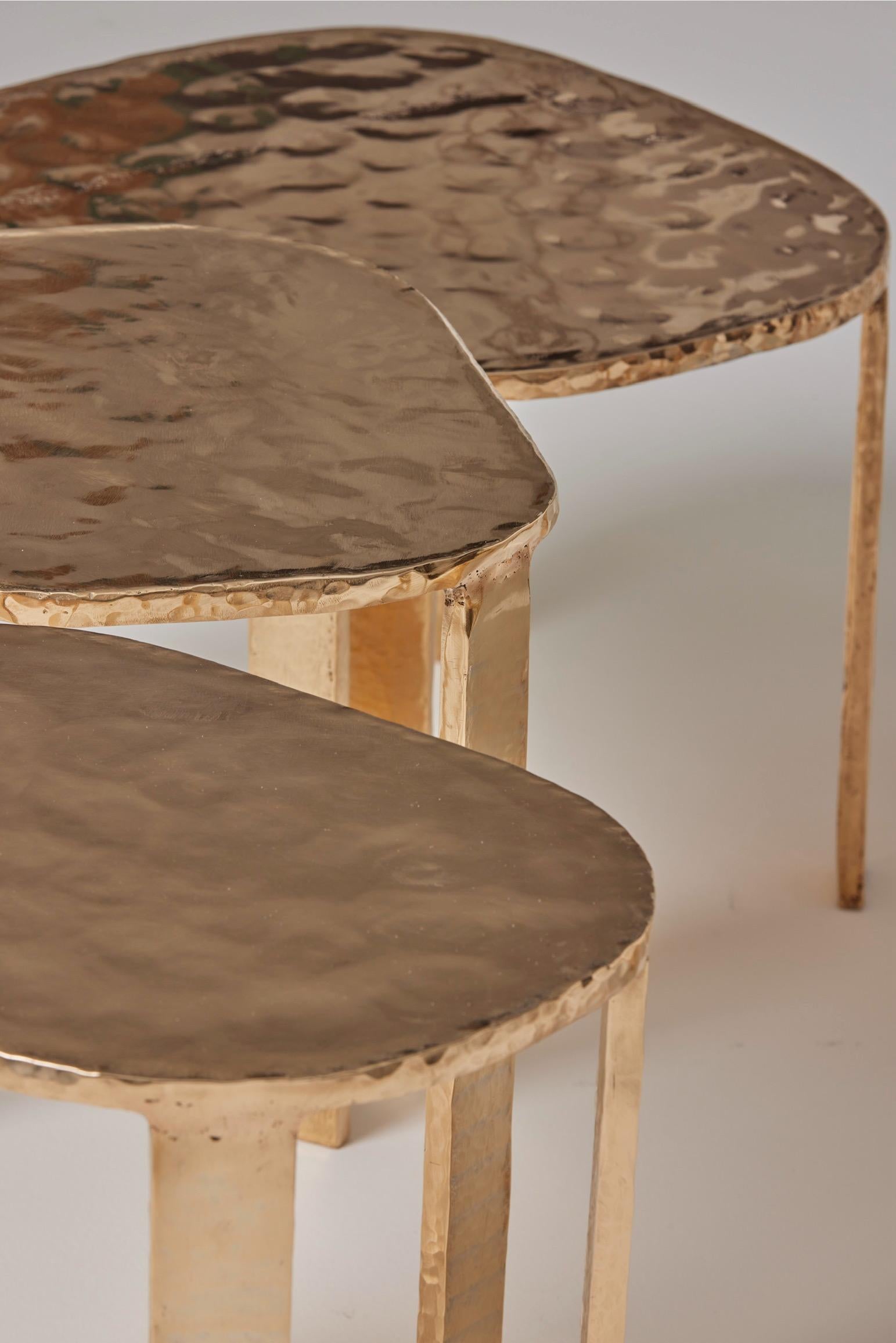 Moulage Table d'appoint contemporaine en bronze Auréas par Colo Studio, France en vente