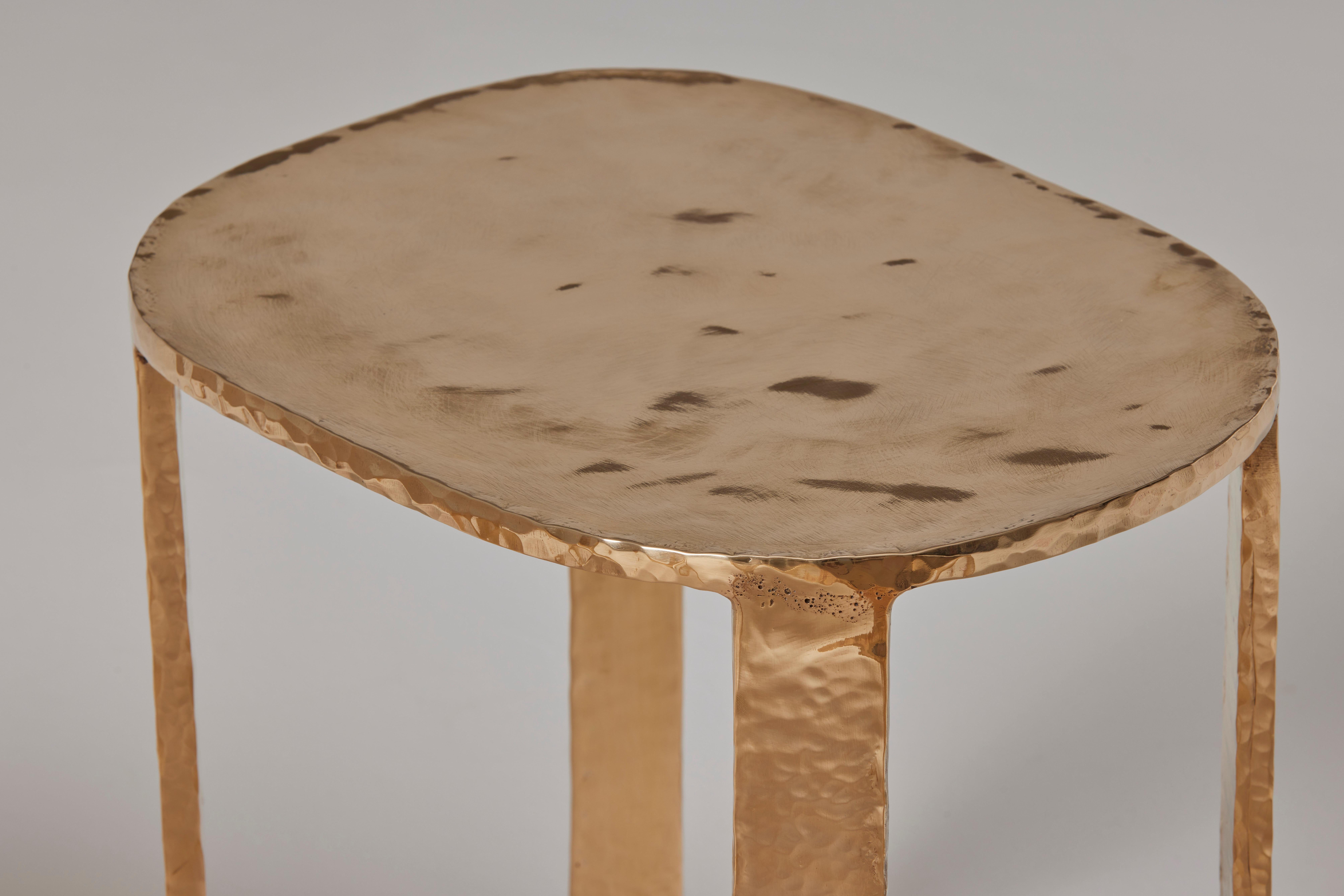 XXIe siècle et contemporain Table d'appoint contemporaine en bronze Auréas par Colo Studio, France en vente