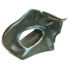 Sculpture contemporaine représentant un taureau en bronze