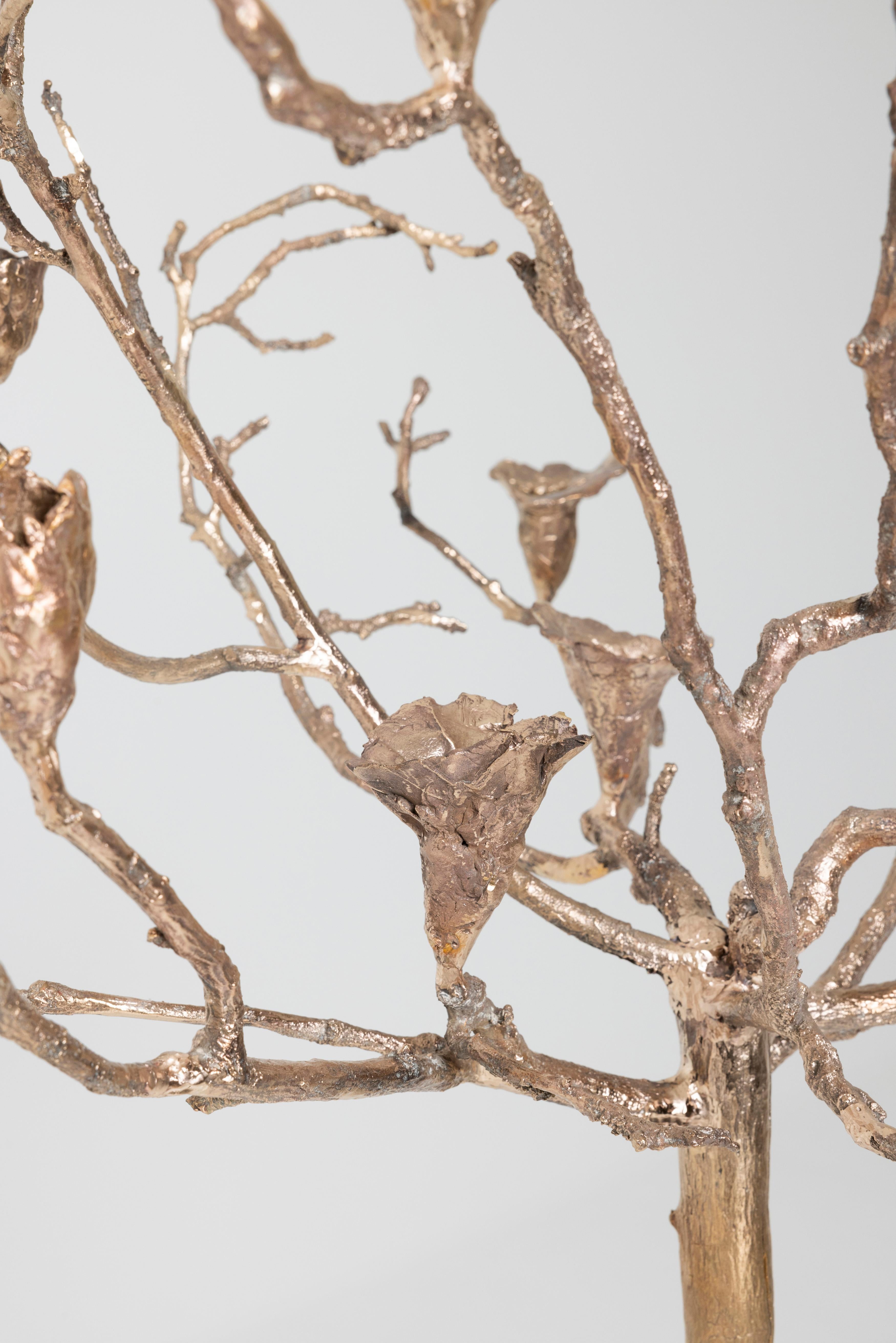 Zeitgenössischer bronzefarbener Kerzenleuchterbaum von Clotilde Ancarani, Belgien im Zustand „Neu“ im Angebot in London, GB