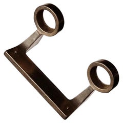 Moderne Flaschenhalterung „Duo“ aus Bronze von Henry Wilson