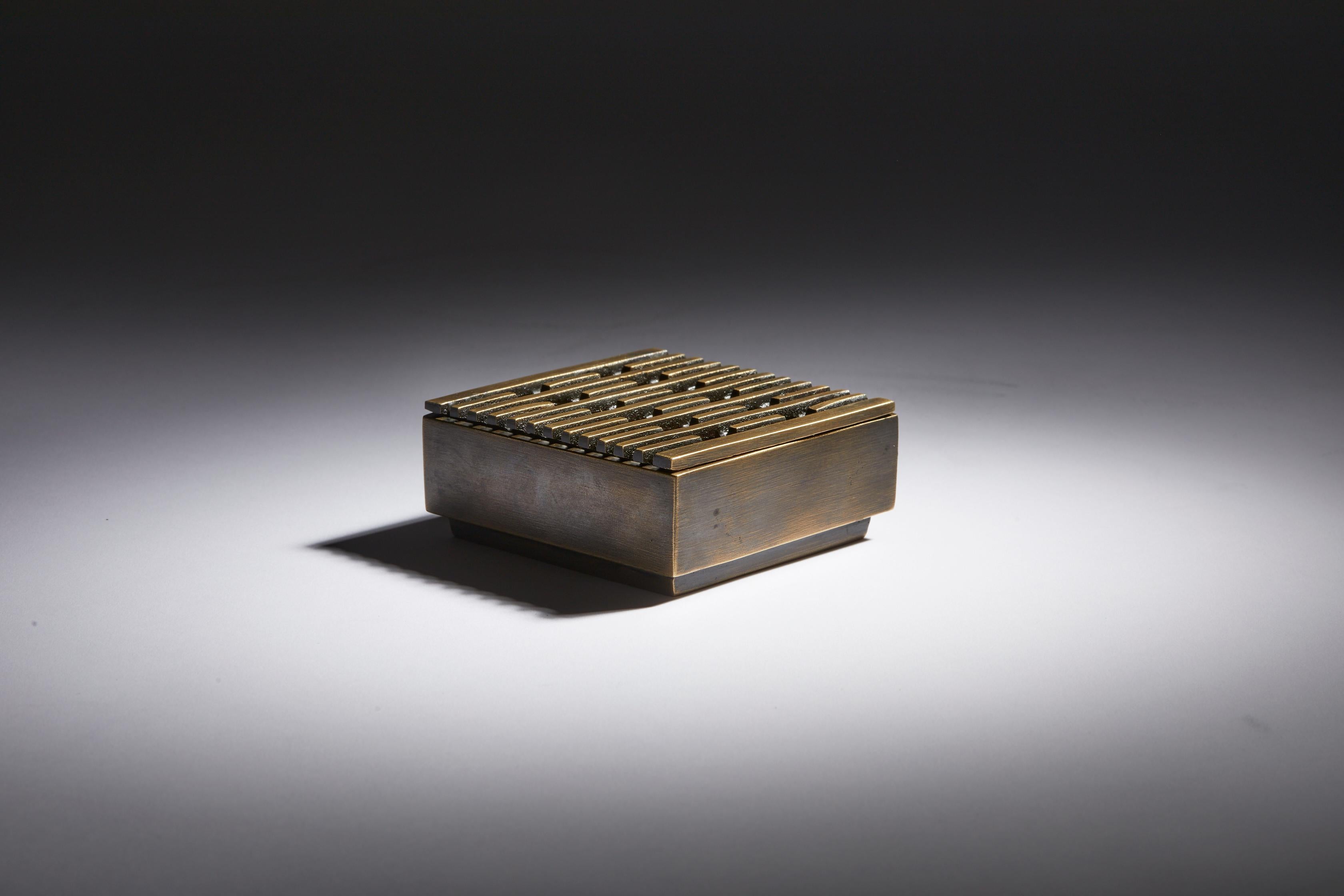Encensoir ou cendrier contemporain en bronze:: LINES de Reda Amalou:: 2020 Neuf - En vente à Paris, FR
