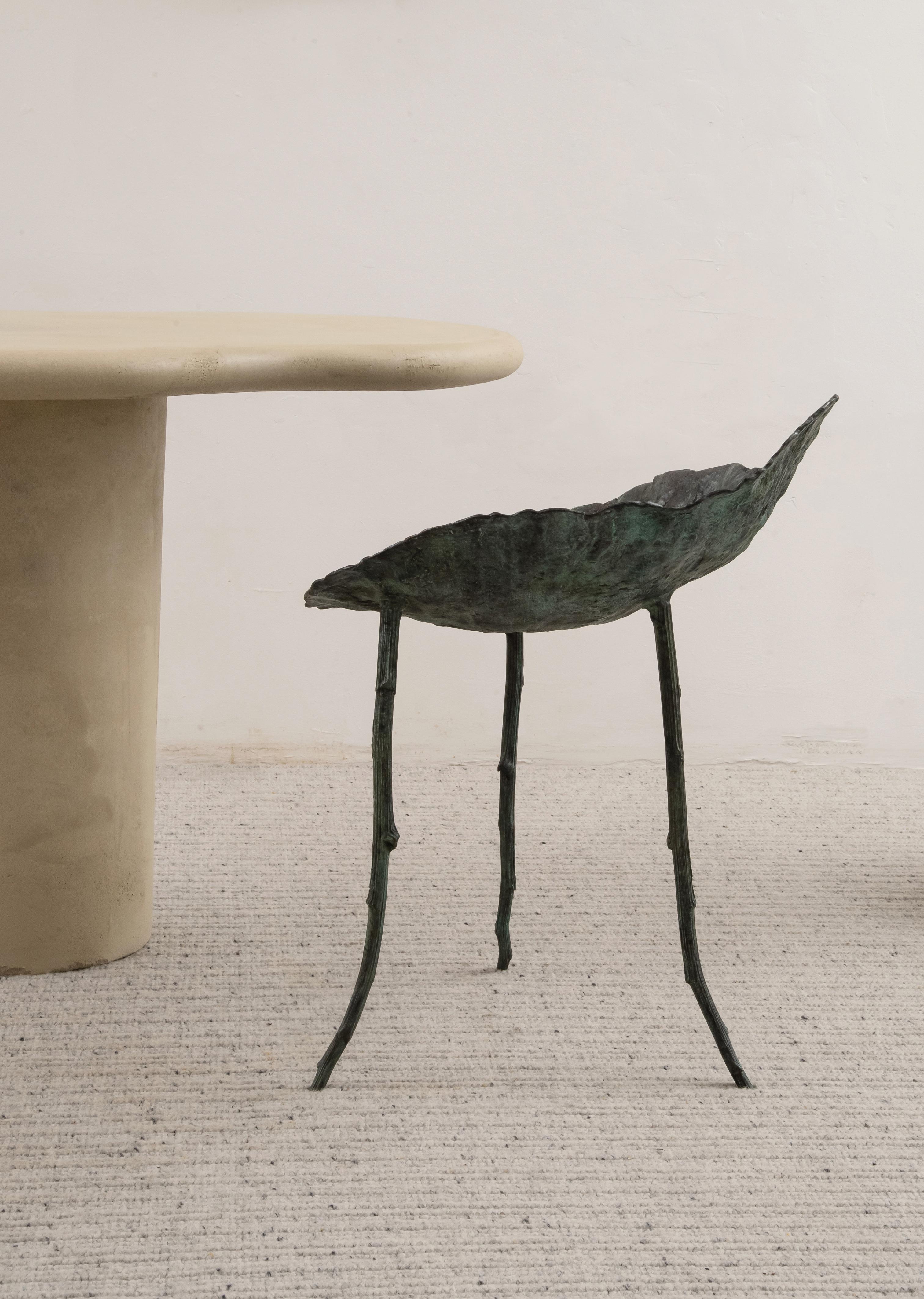 Chaise contemporaine en forme de feuille en bronze de Clotilde Ancarani en vente 2