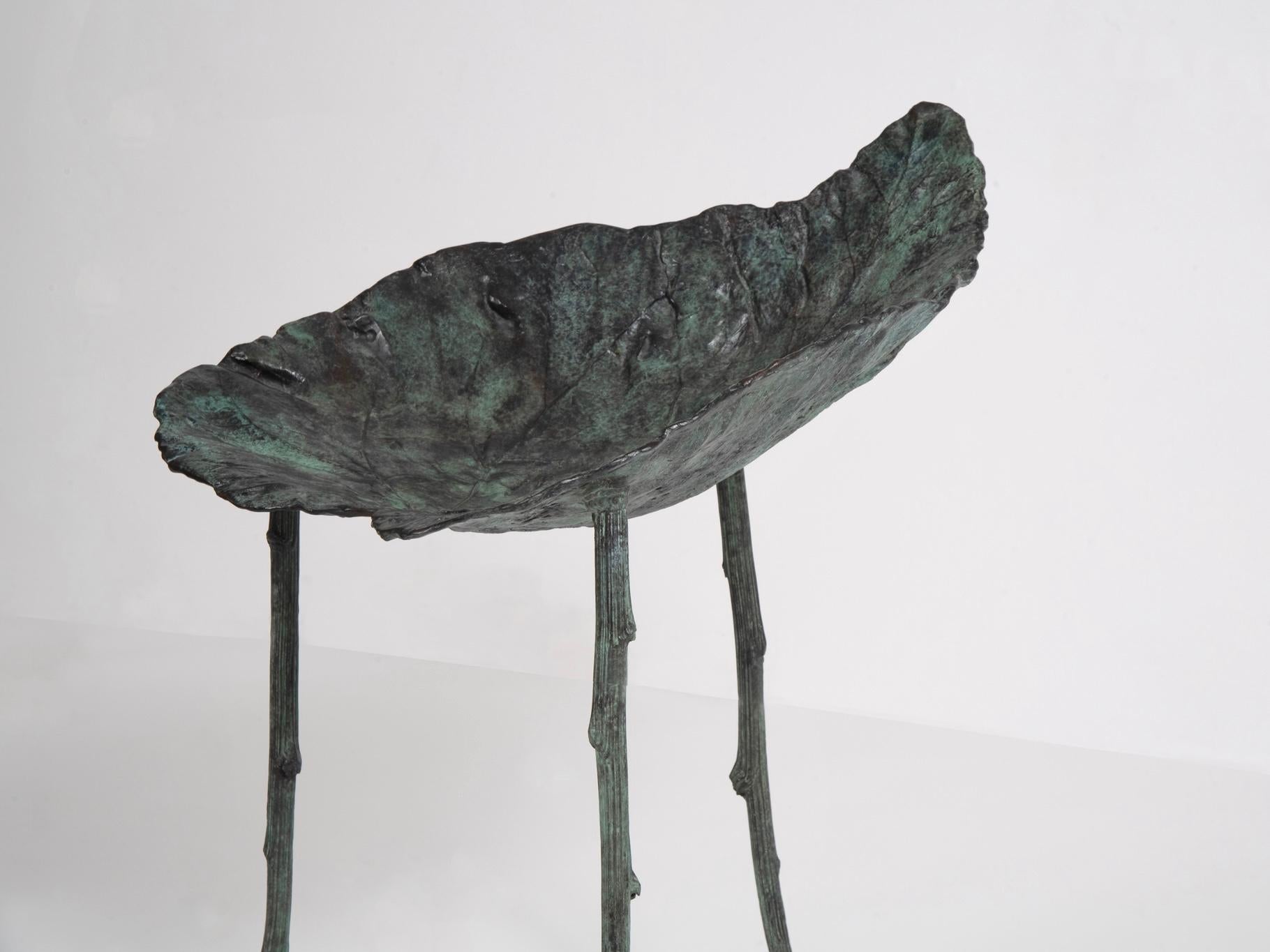 Zeitgenössischer Blätterstuhl aus Bronze von Clotilde Ancarani (Belgisch) im Angebot