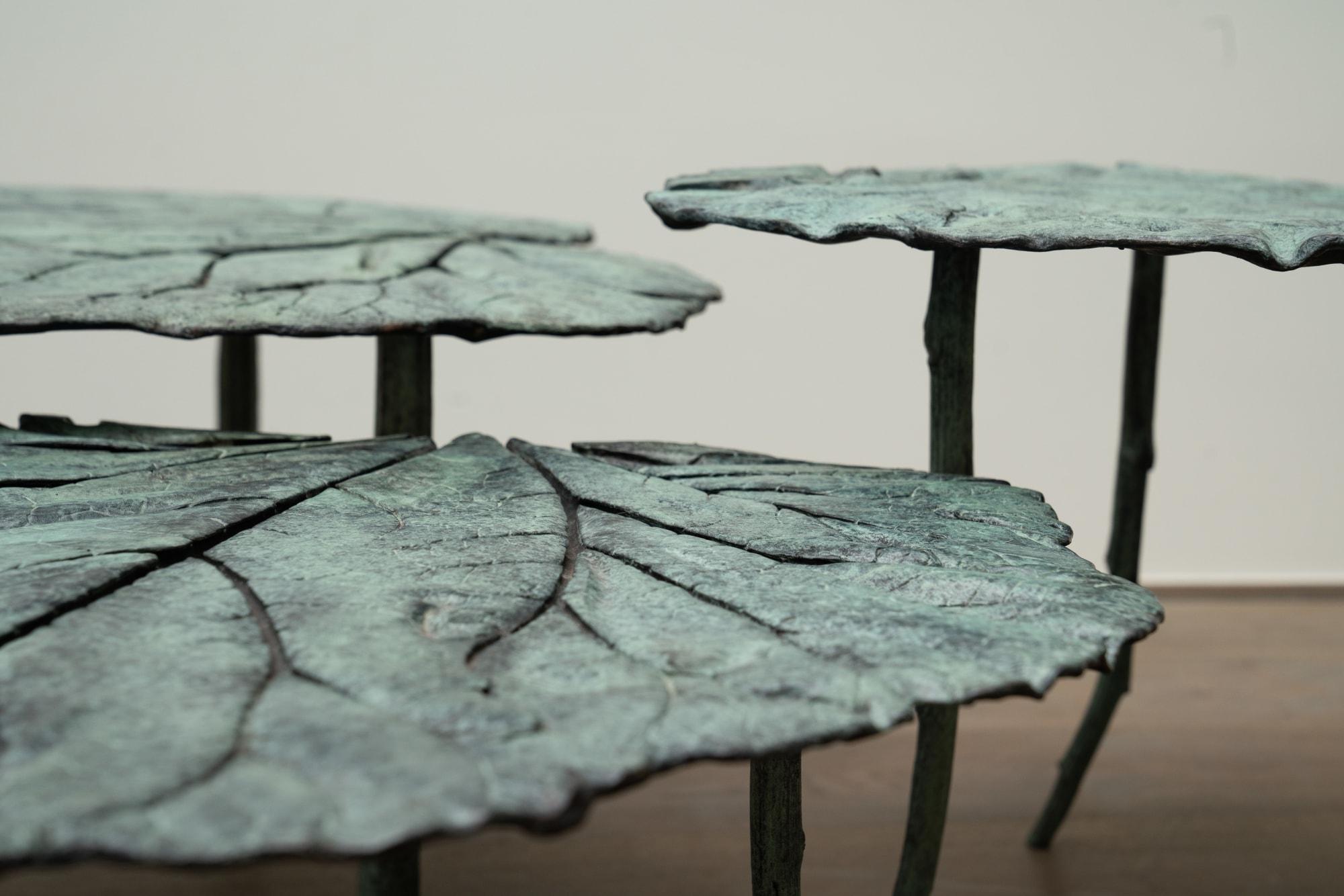 Table basse contemporaine en feuilles de bronze de Clotilde Ancarani en vente 5