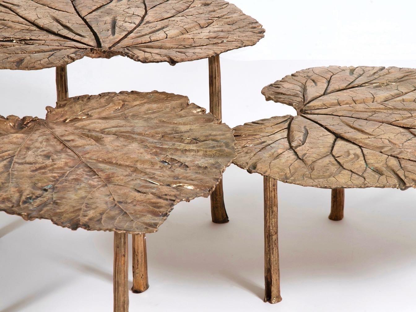 Belge Table basse contemporaine en feuilles de bronze de Clotilde Ancarani en vente