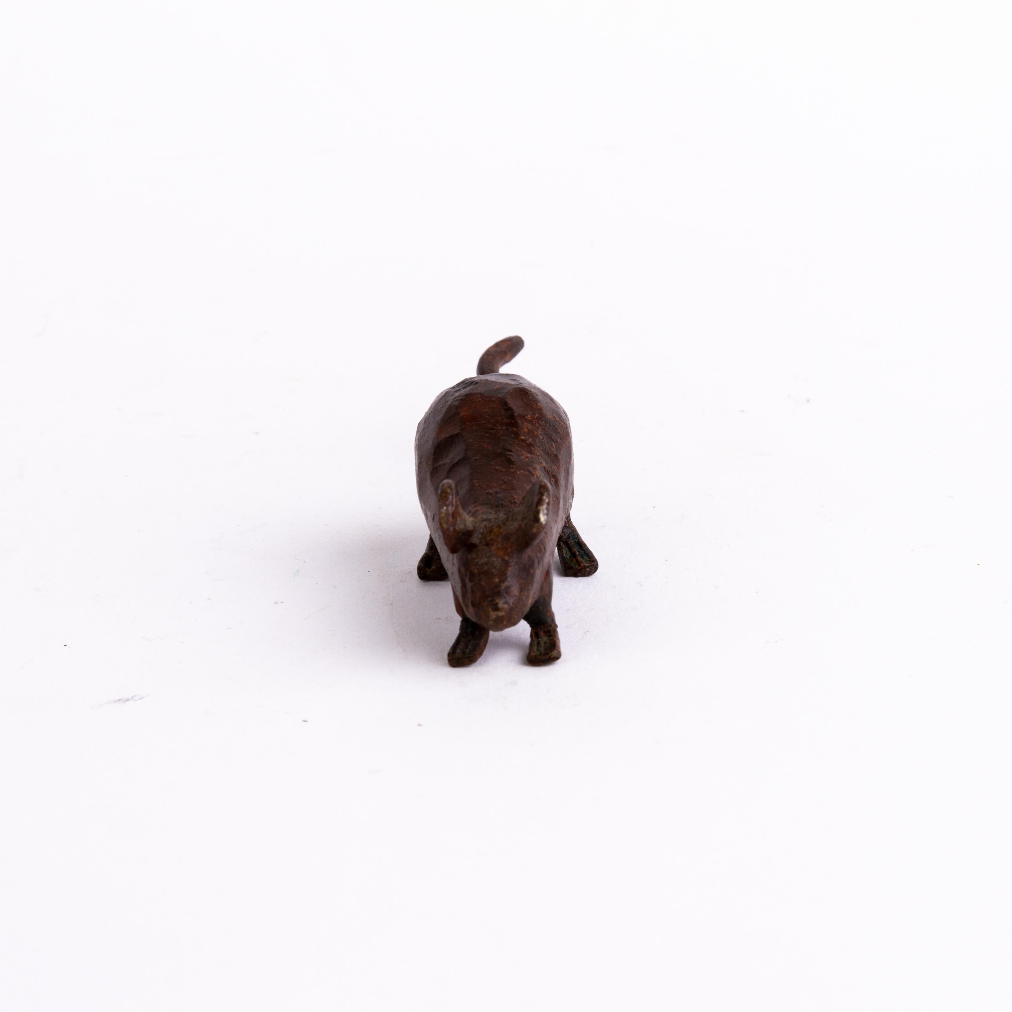 Sculpture contemporaine en bronze représentant une souris 
Bon état
Expédition internationale gratuite.