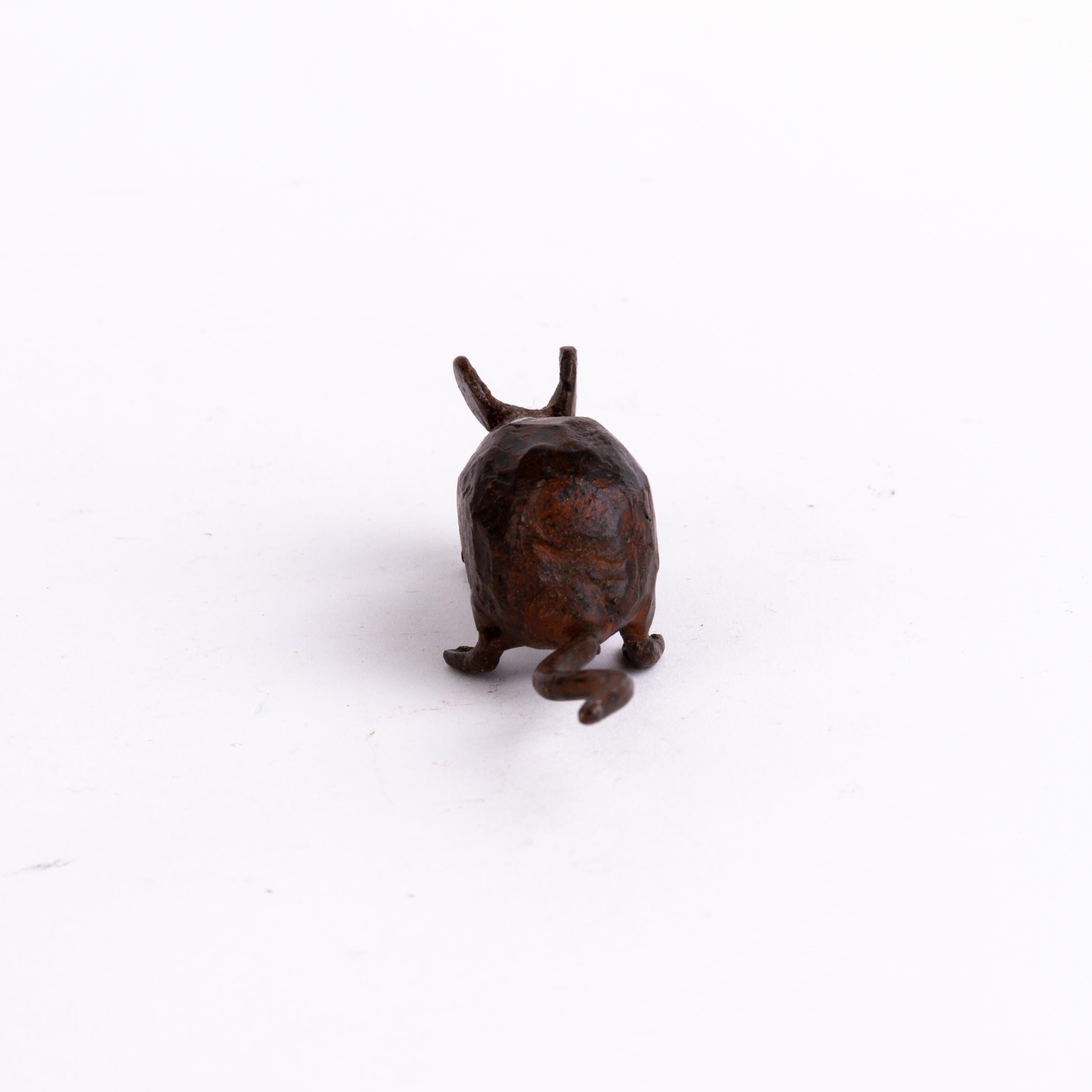 20ième siècle Sculpture contemporaine en bronze représentant une souris en vente