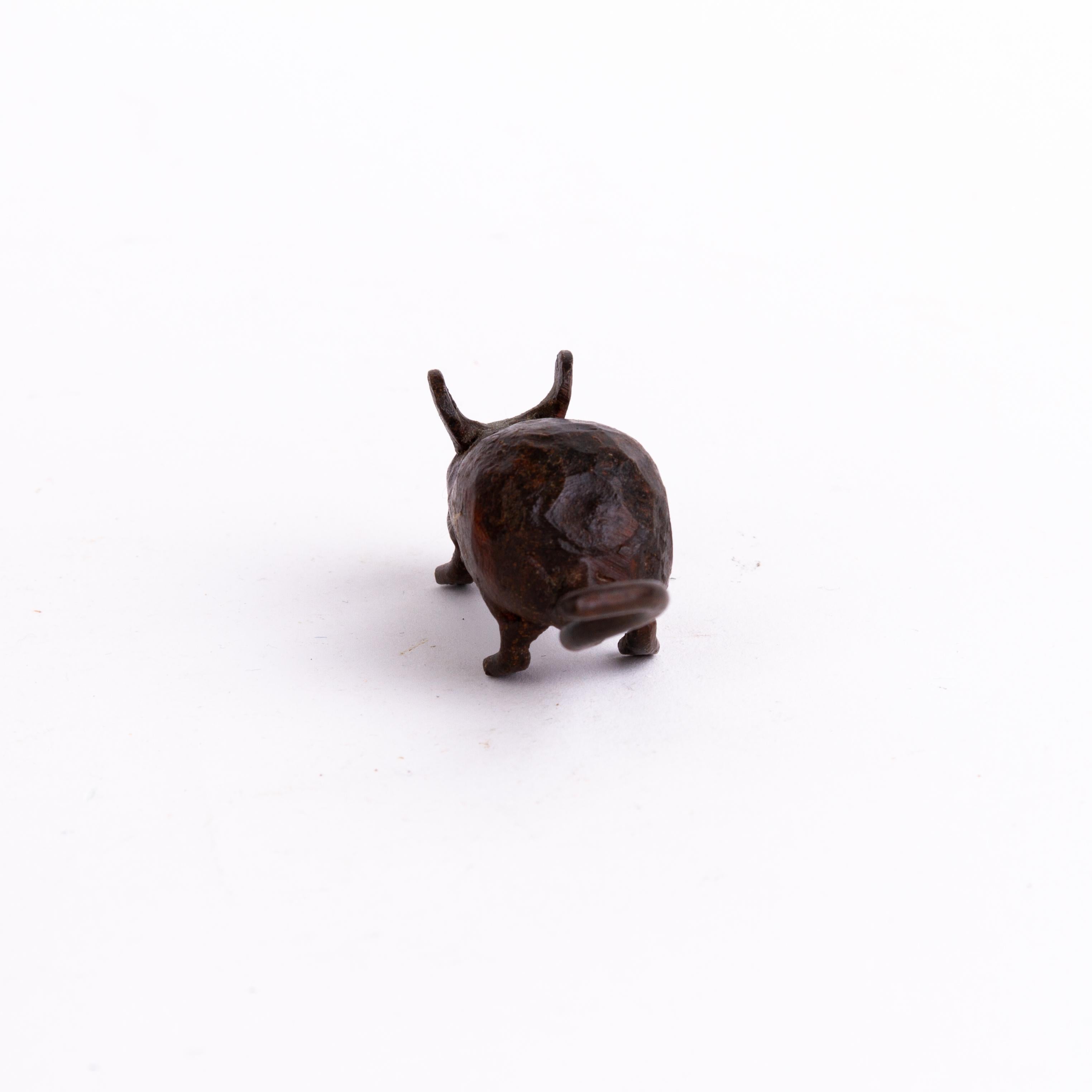 Escultura contemporánea de bronce en forma de ratón siglo XX en venta