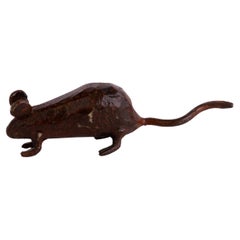 Sculpture contemporaine en bronze représentant une souris 