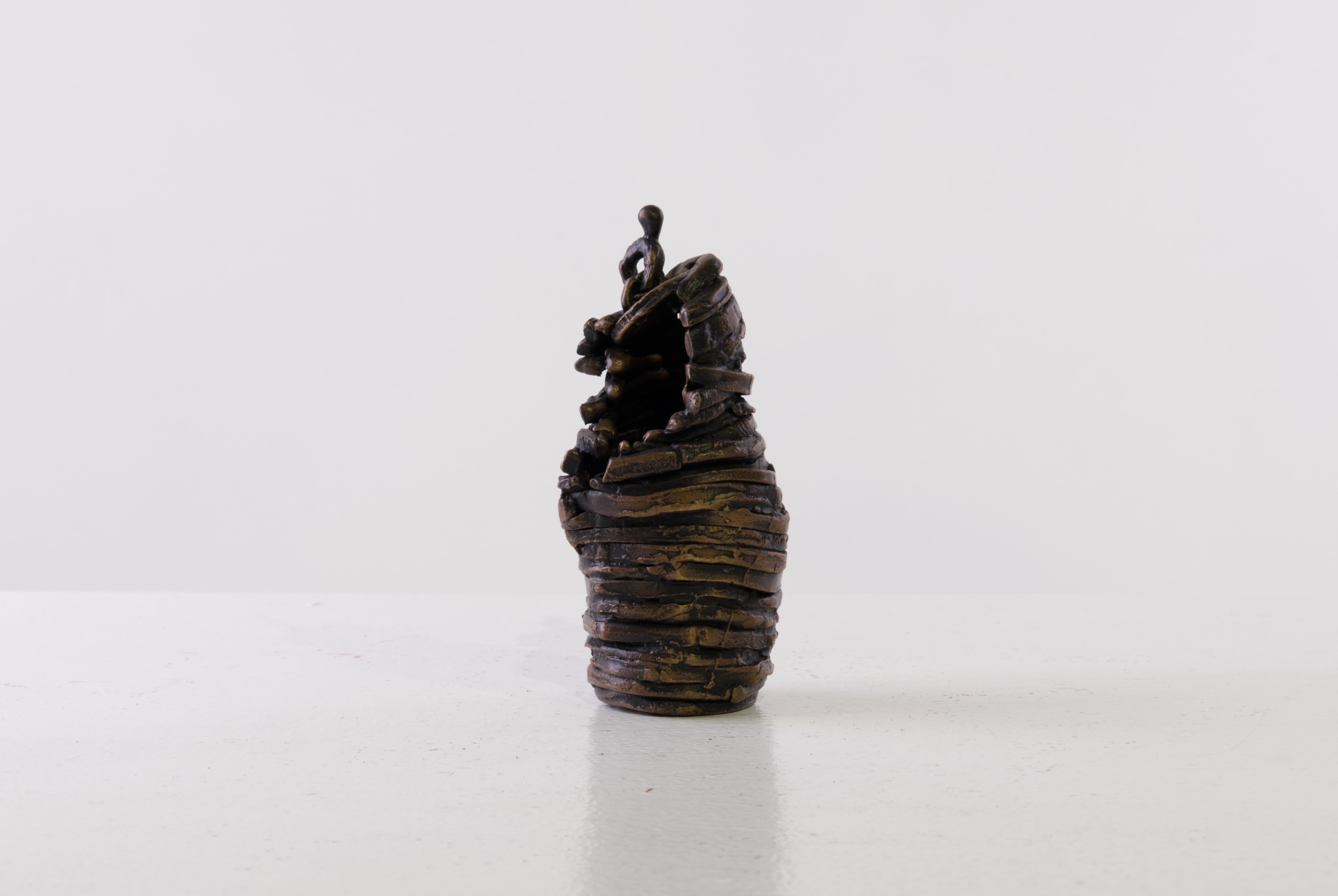 Aurvandill's Toe Basket ist Teil der Basket-Serie von Gudrun Thompson und wurde von der nordischen Sage inspiriert, in der Thor Aurvandill über die gefrorenen Flüsse von Elivagar trägt und schließlich seinen gefrorenen Zeh in den Himmel wirft, um