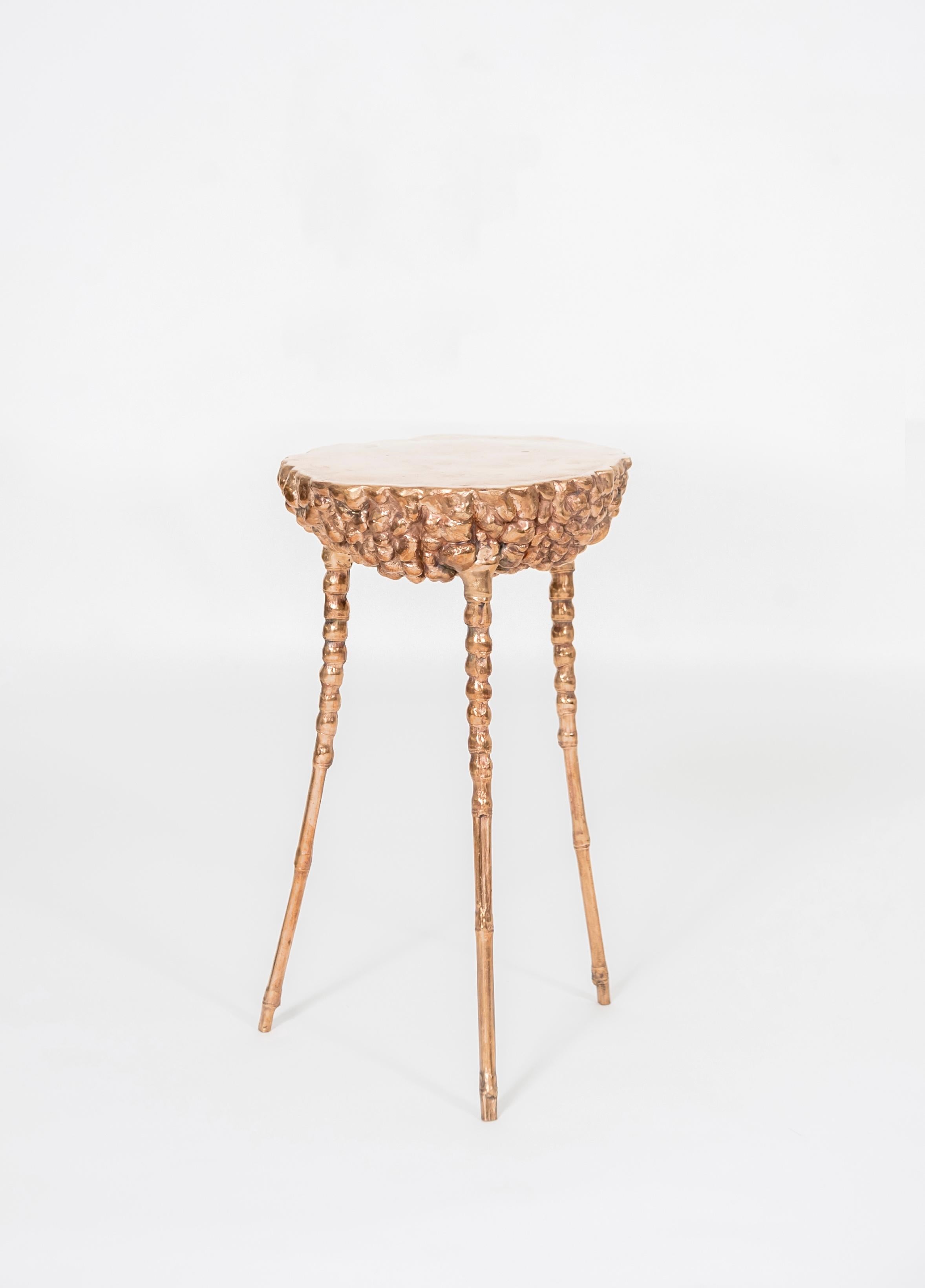 Bronze mirror « Bubble » by Clotilde Ancarani
Material: Bronze, golden polish
Dimensions: H 53 x 30 x 30 cm
Year: 2022
Limited edition 1/8 + 4 AP
The high polish bronze table-stool « Bubble » by Clotilde Ancarani is an extension of the artist's