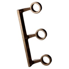 Moderne Flaschenhalterung „Trio“ aus Bronze von Henry Wilson