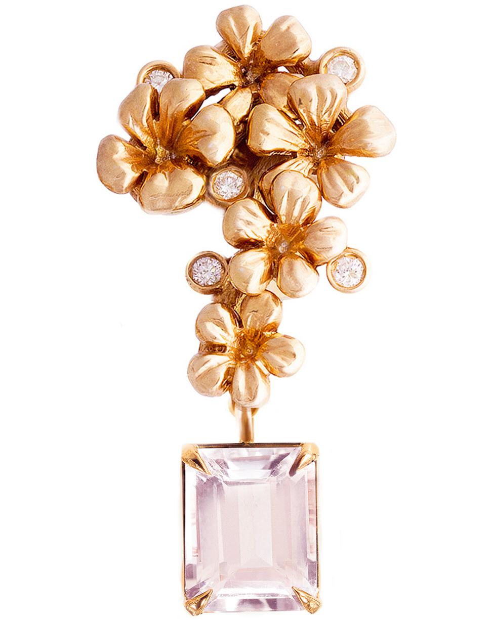 This contemporary 18 karat rose gold brooch is encrusted with 5 round diamonds and detachable light pink morganite, 4,39 carats, 10,2x9,5 mm. This jewellery collection was featured in Vogue UA review in November.
The size of the piece is 3,7x1.7 cm,