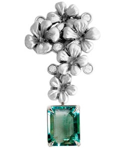 Contemporary Brosche aus Weißgold mit natürlichem Smaragd und Diamanten