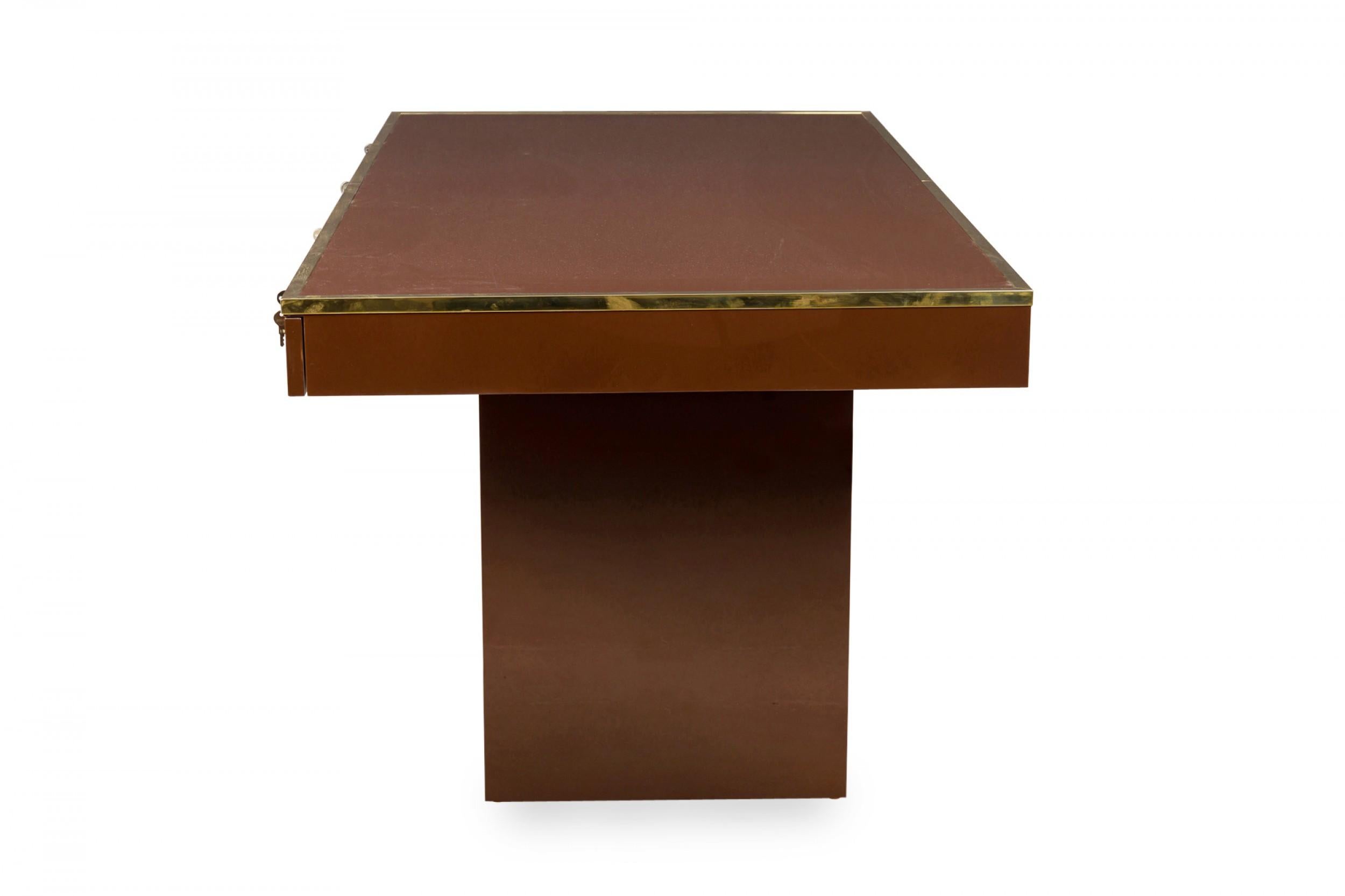 Contemporary Brown Lacquered Wooden Executive Desk In Good Condition For Sale In New York, NY